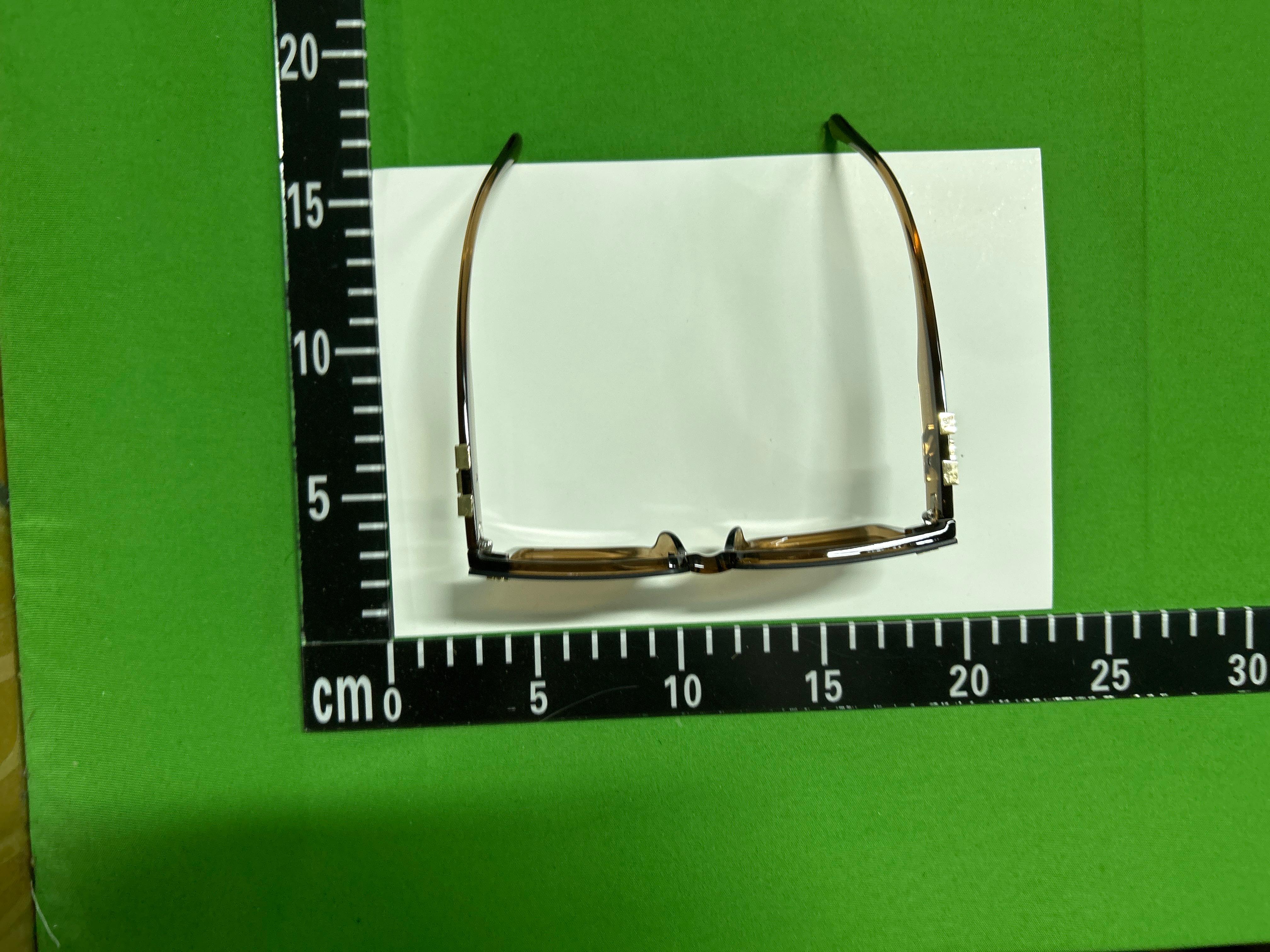 Foto QC 7 de Louis Vuitton LV Waimea Square-Frame Acetate Sunglasses Black Silver Monogram (Z1082W)