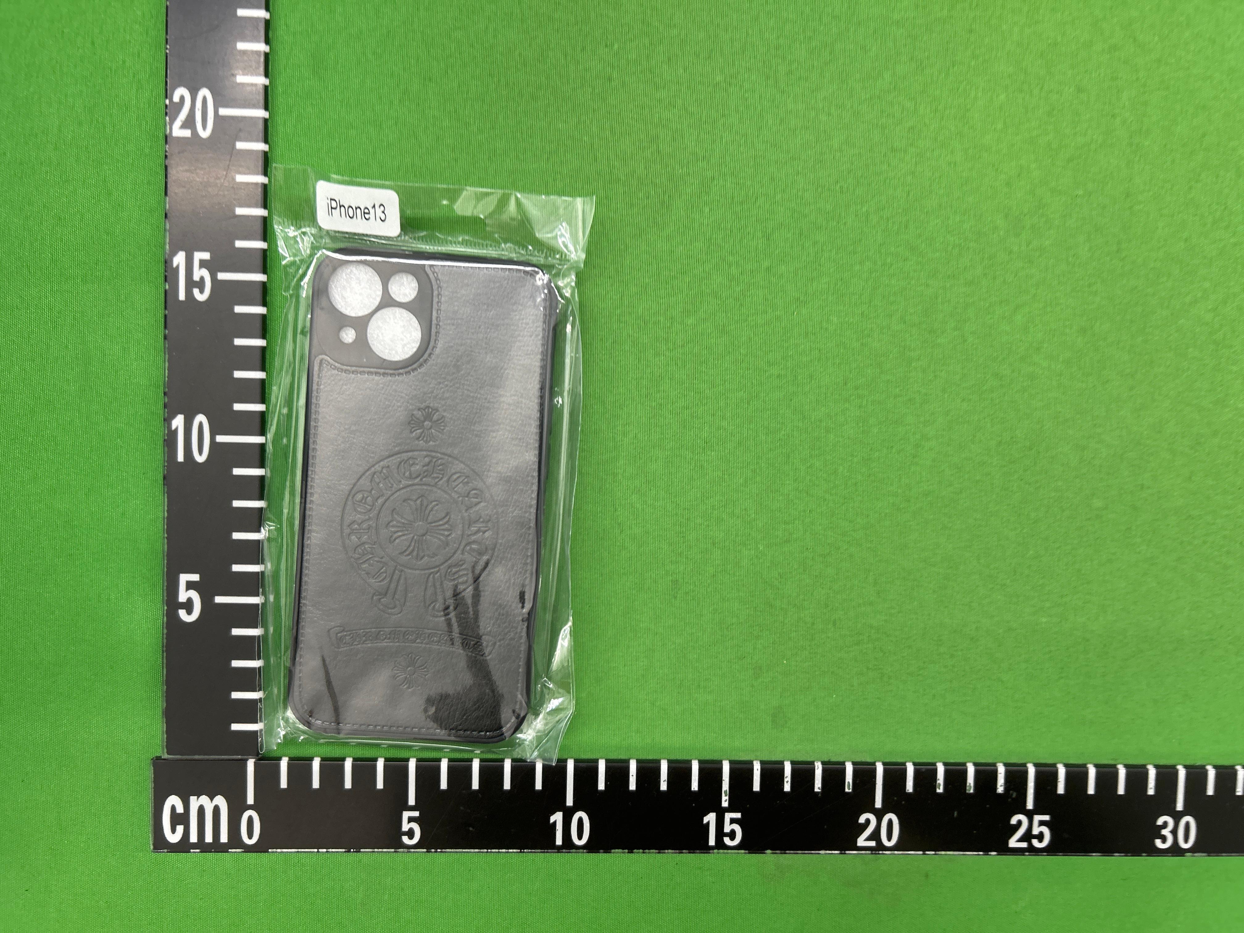 Foto QC 7 de Chrome Hearts Leather Case for iPhone 15 Pro Pink