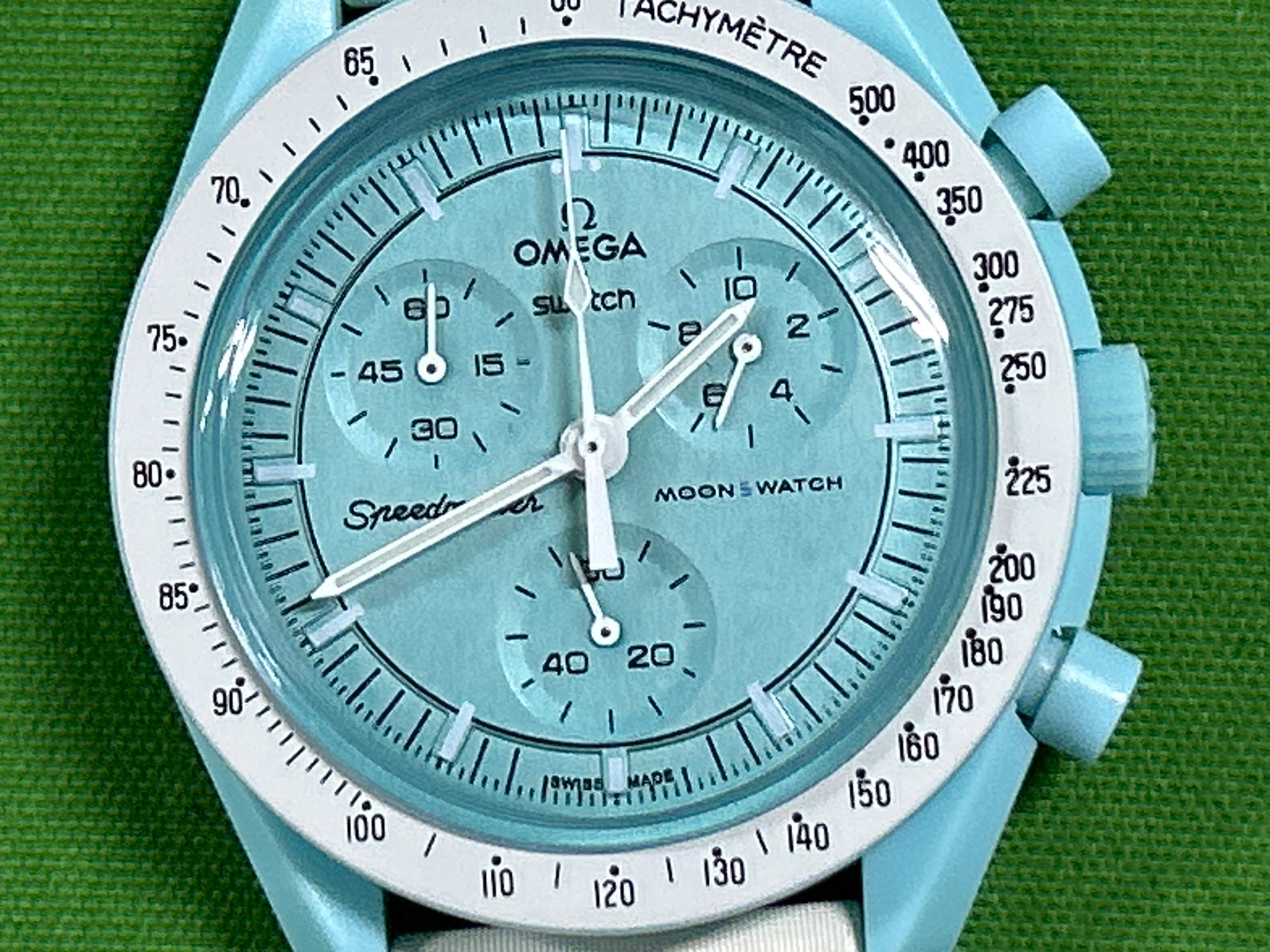 Foto QC 7 de Swatch x Omega Bioceramic Moonswatch Mission to Pluto SO33M101