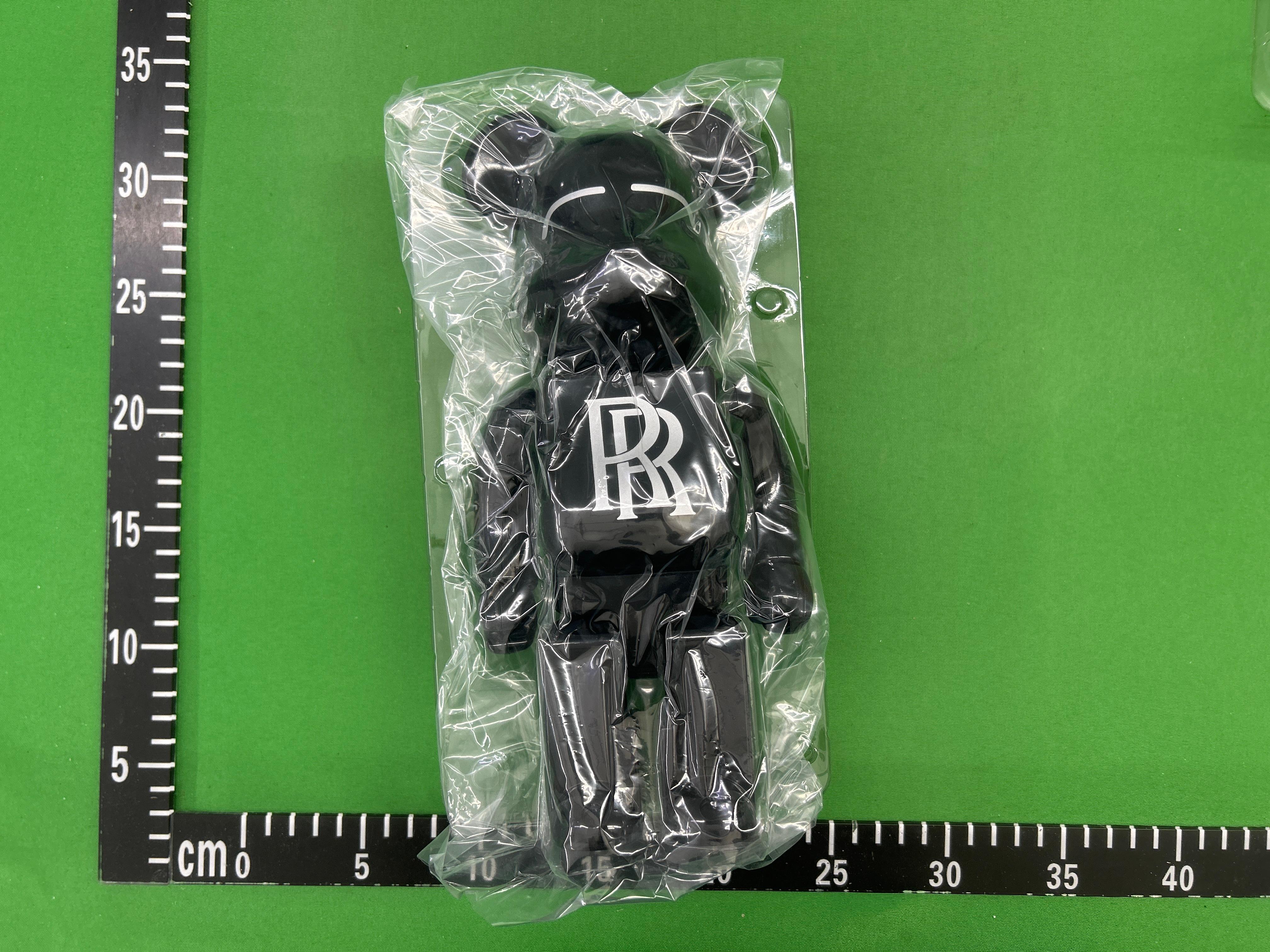 Foto QC 4 de Medicom Toy BE@RBRICK A Bathing Ape (BAPE) ABC Camo Blue 400% PVC Figure