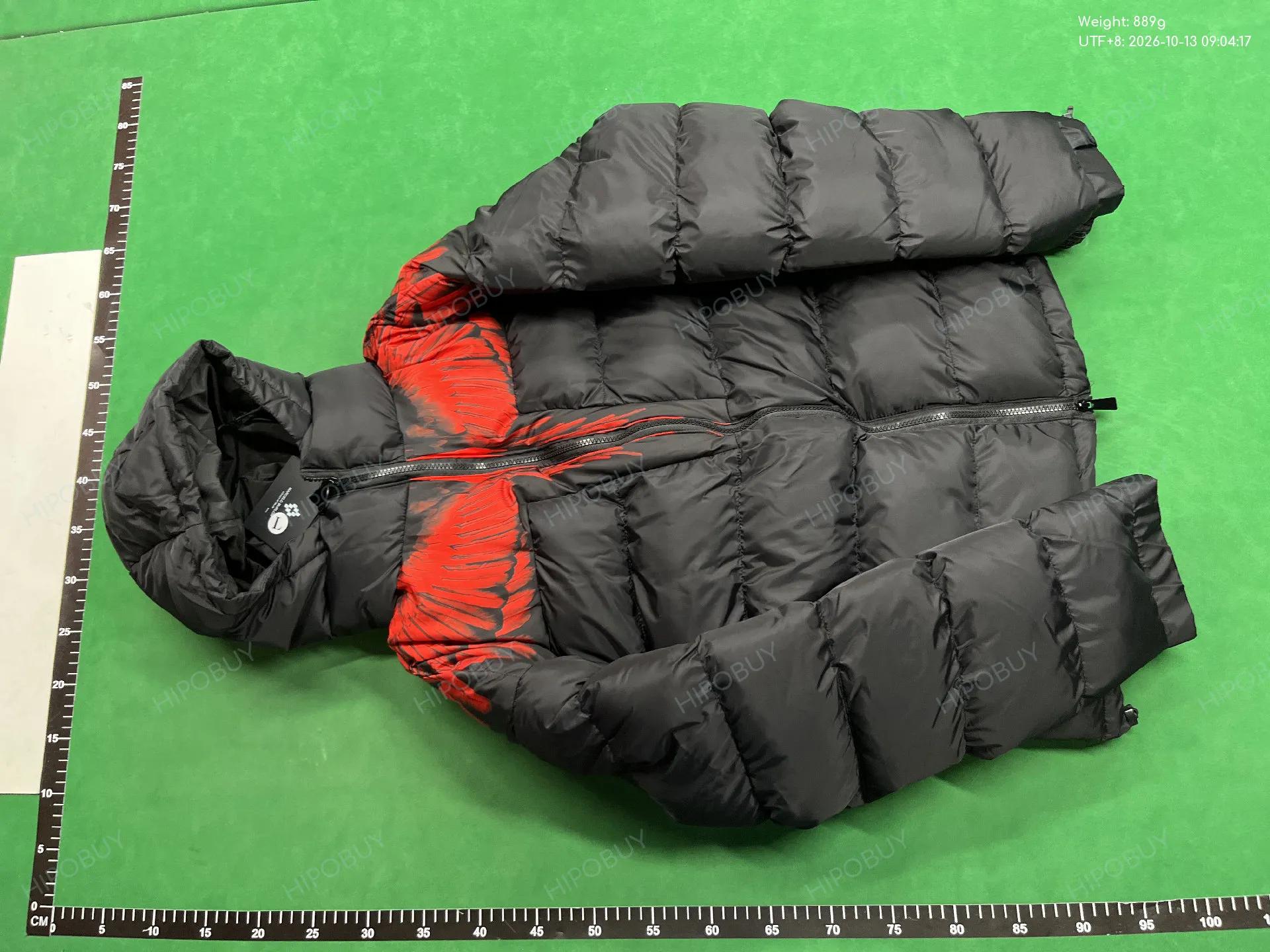 Foto QC 6 de Marcelo Burlon Wings Puffer Jacket Hooded Black Red