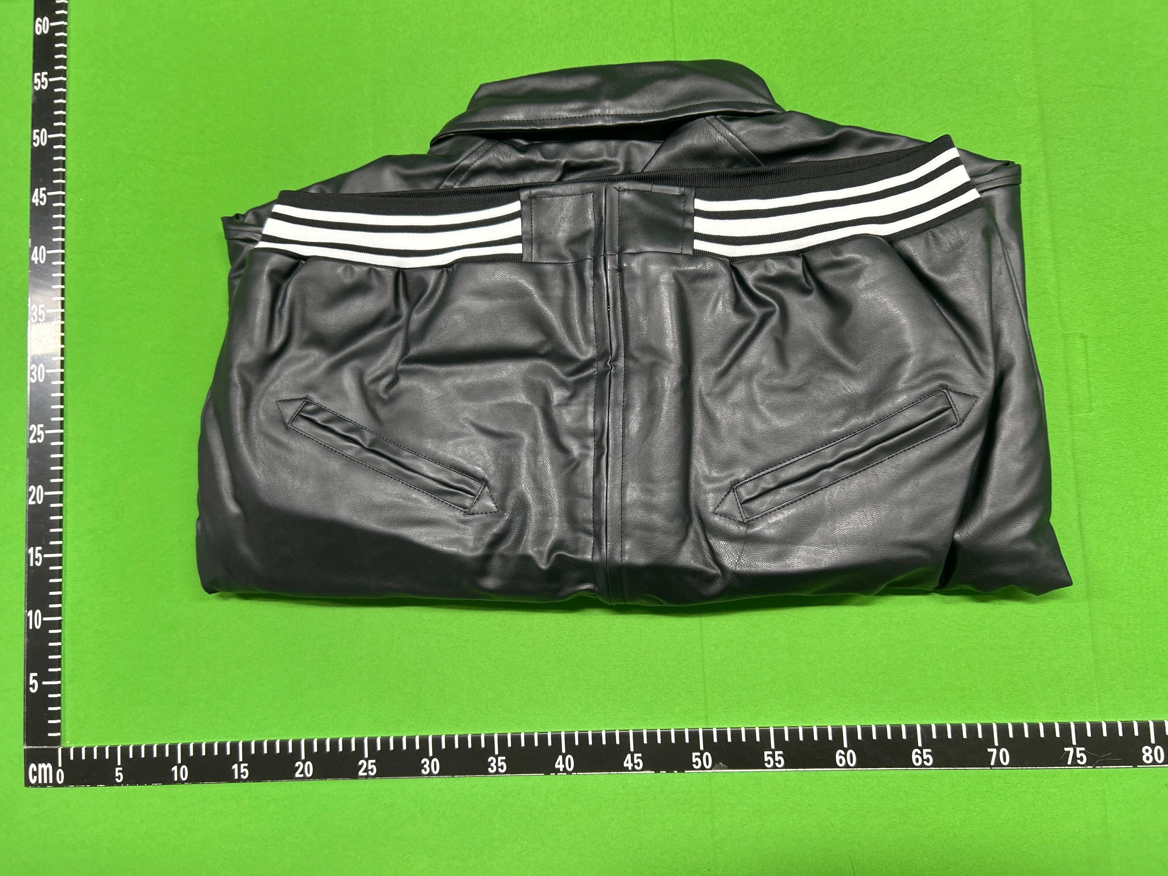 Foto QC 1 de Corteiz AC Milan Varsity Jacket Leather Black