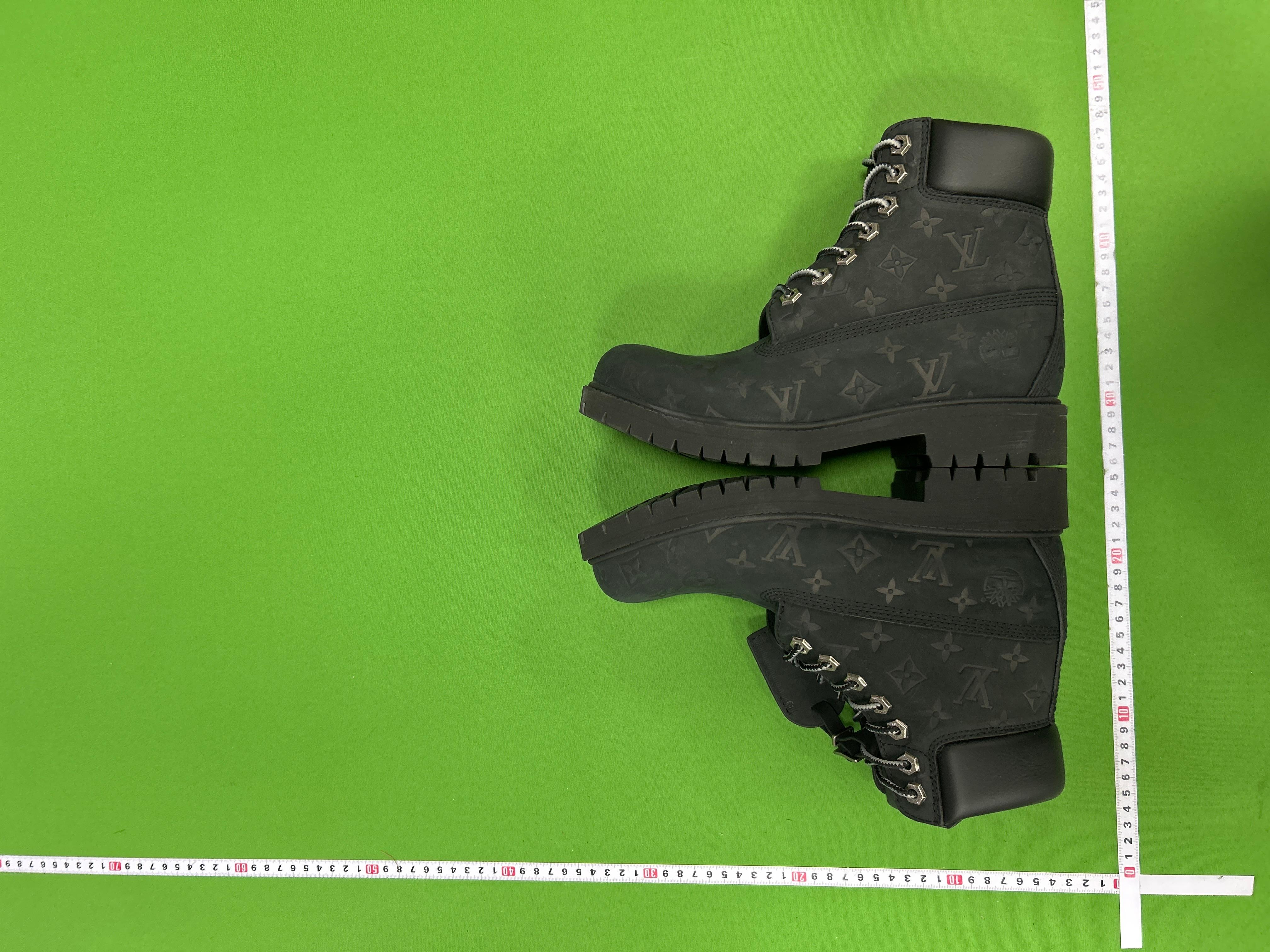 Foto QC 3 de Louis Vuitton 6-Inch Boot Black Monogram Louis Vuitton x Timberland