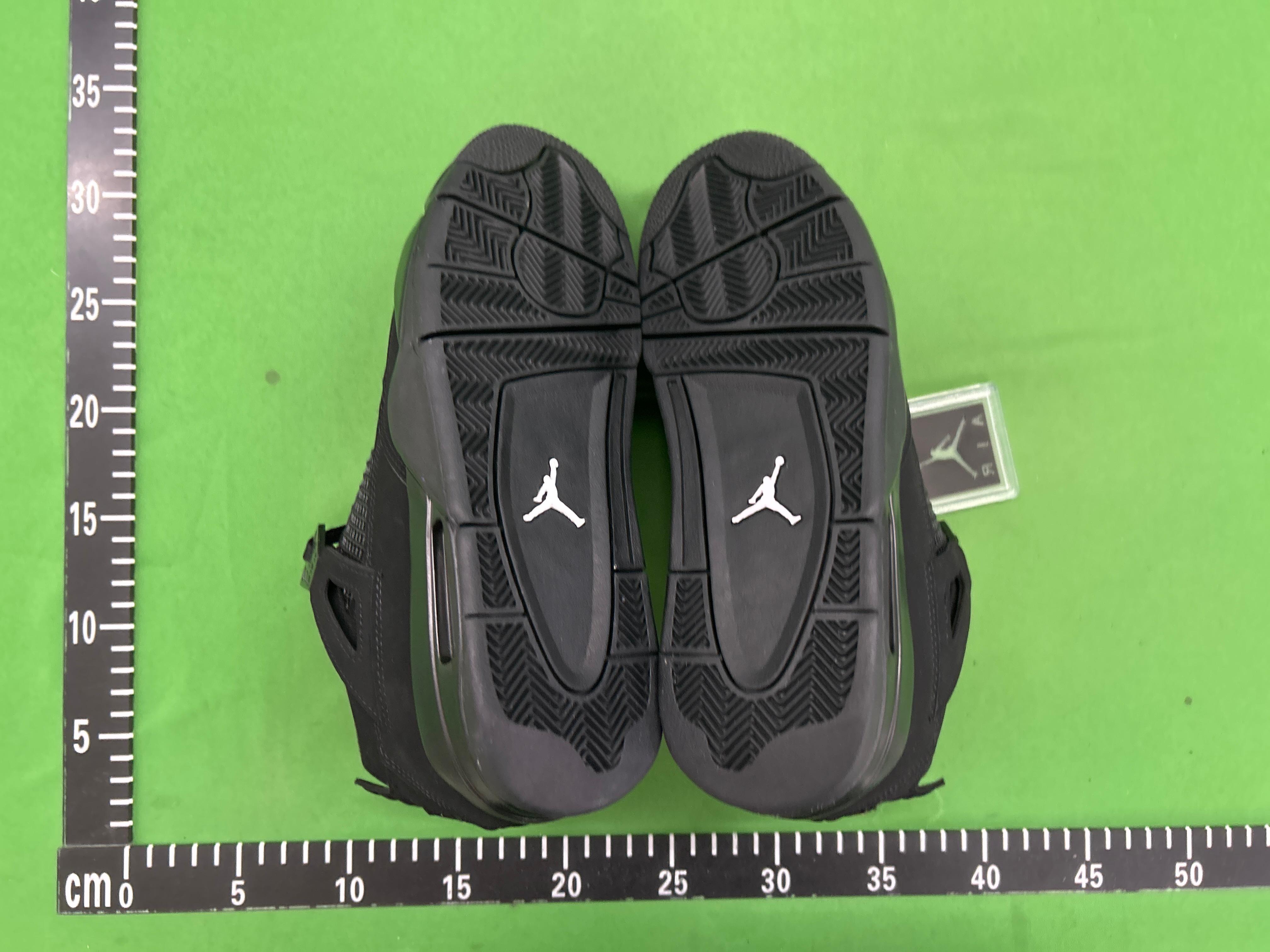 Foto QC 8 de Jordan 4 Retro KAWS Cool Grey 930155-003