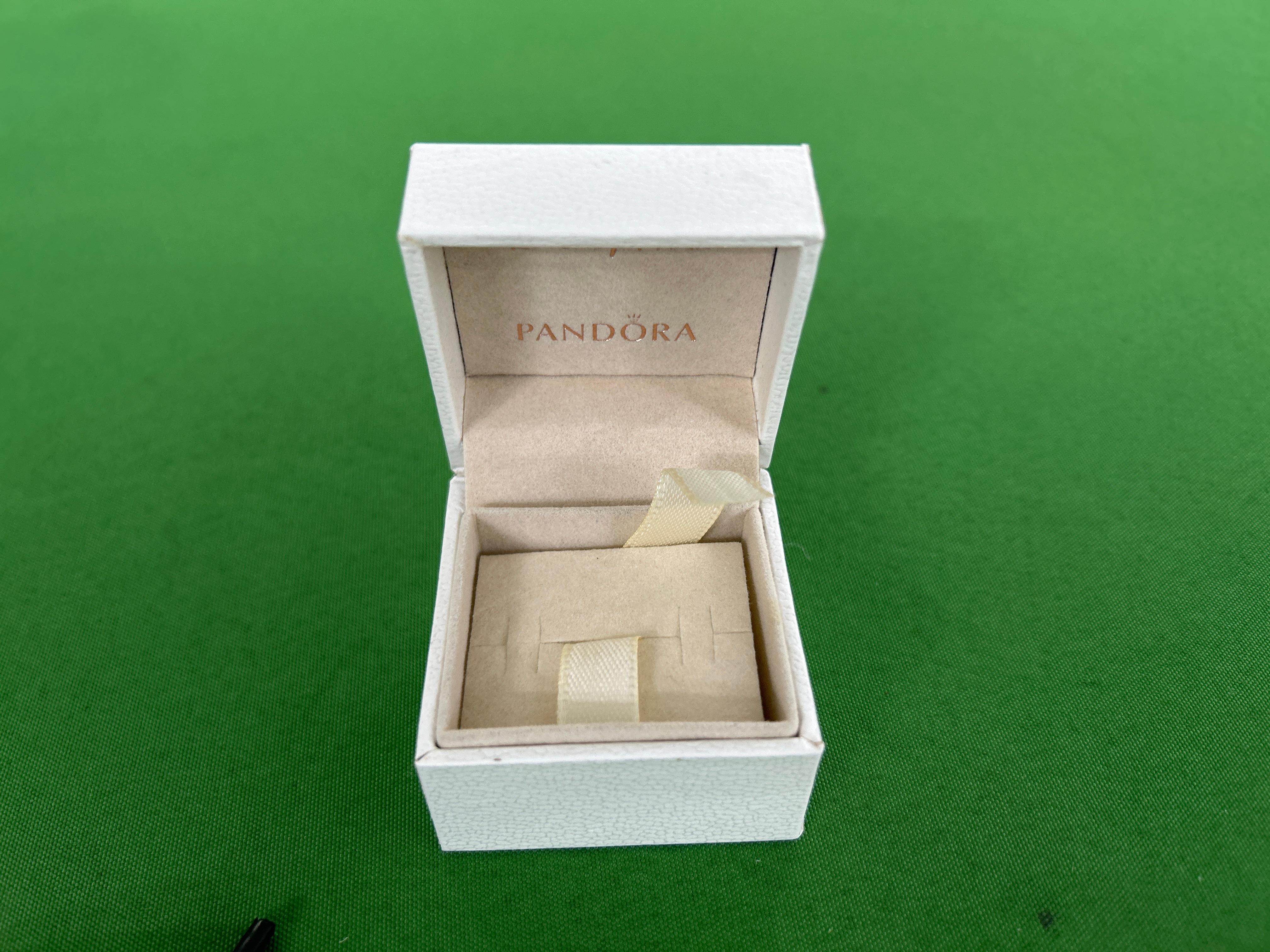 Foto QC 3 de Other Pandora Ring Packaging Set White