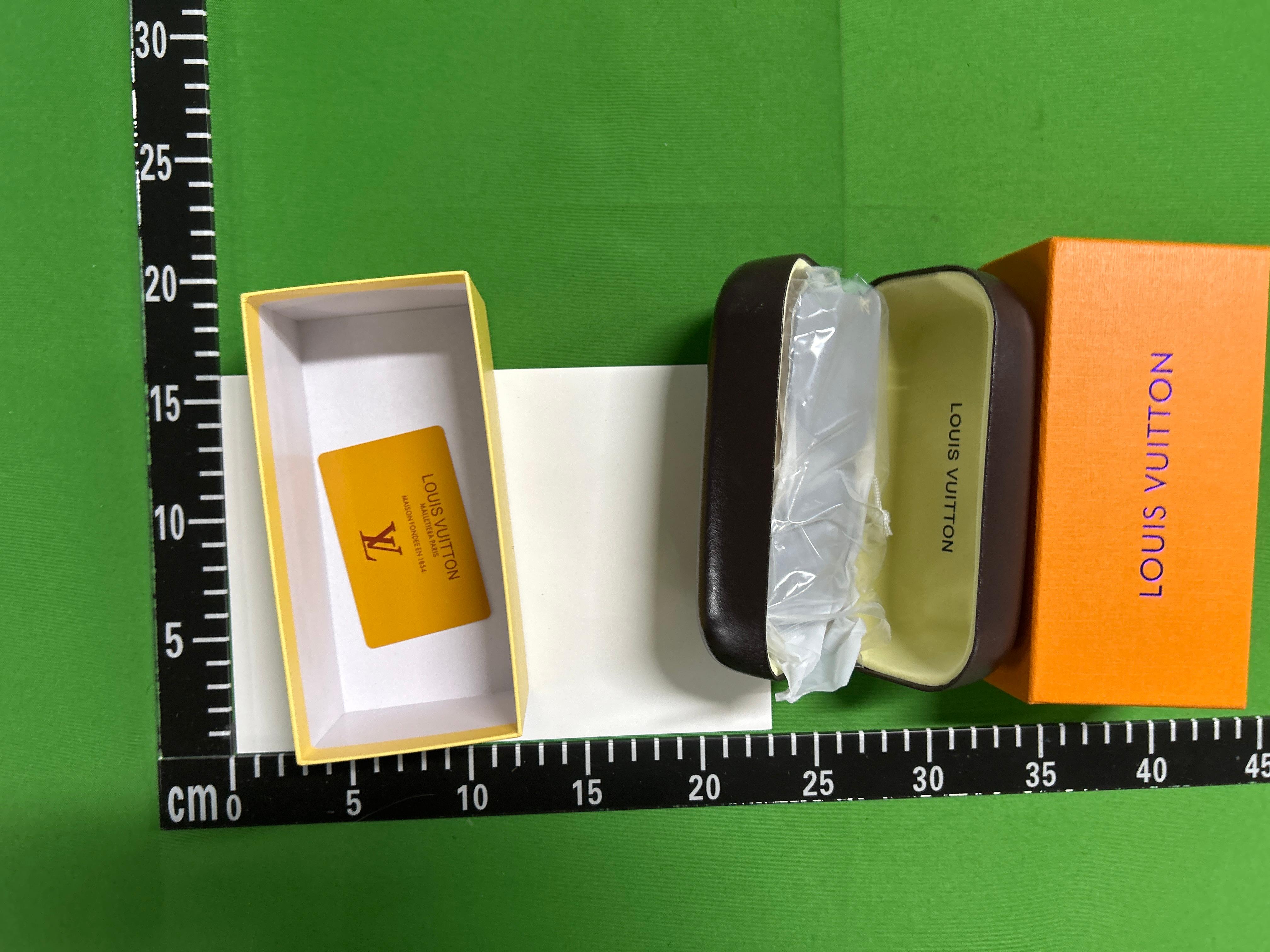 Foto QC 6 de Louis Vuitton LV Waimea Square-Frame Acetate Sunglasses Black Silver Monogram (Z1082W)