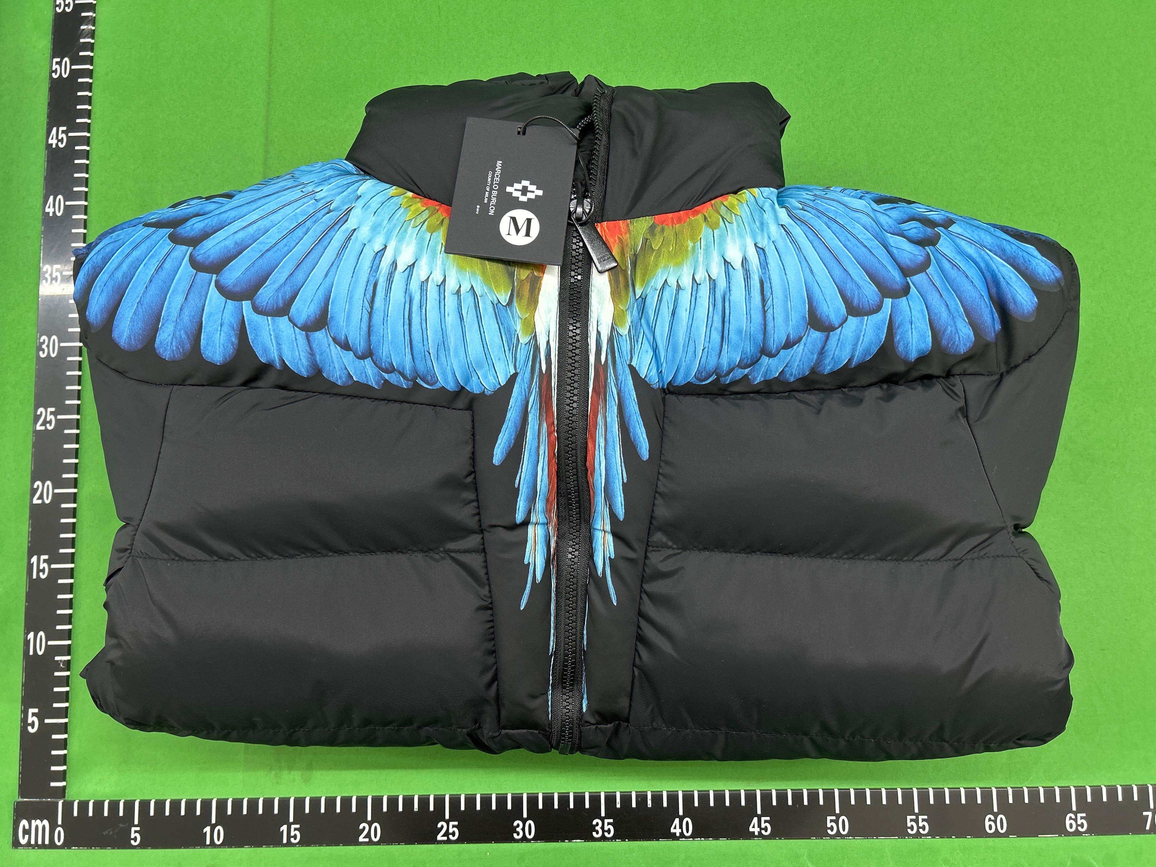 Foto QC 1 de Marcelo Burlon Wings Puffer Jacket Hooded Black Red