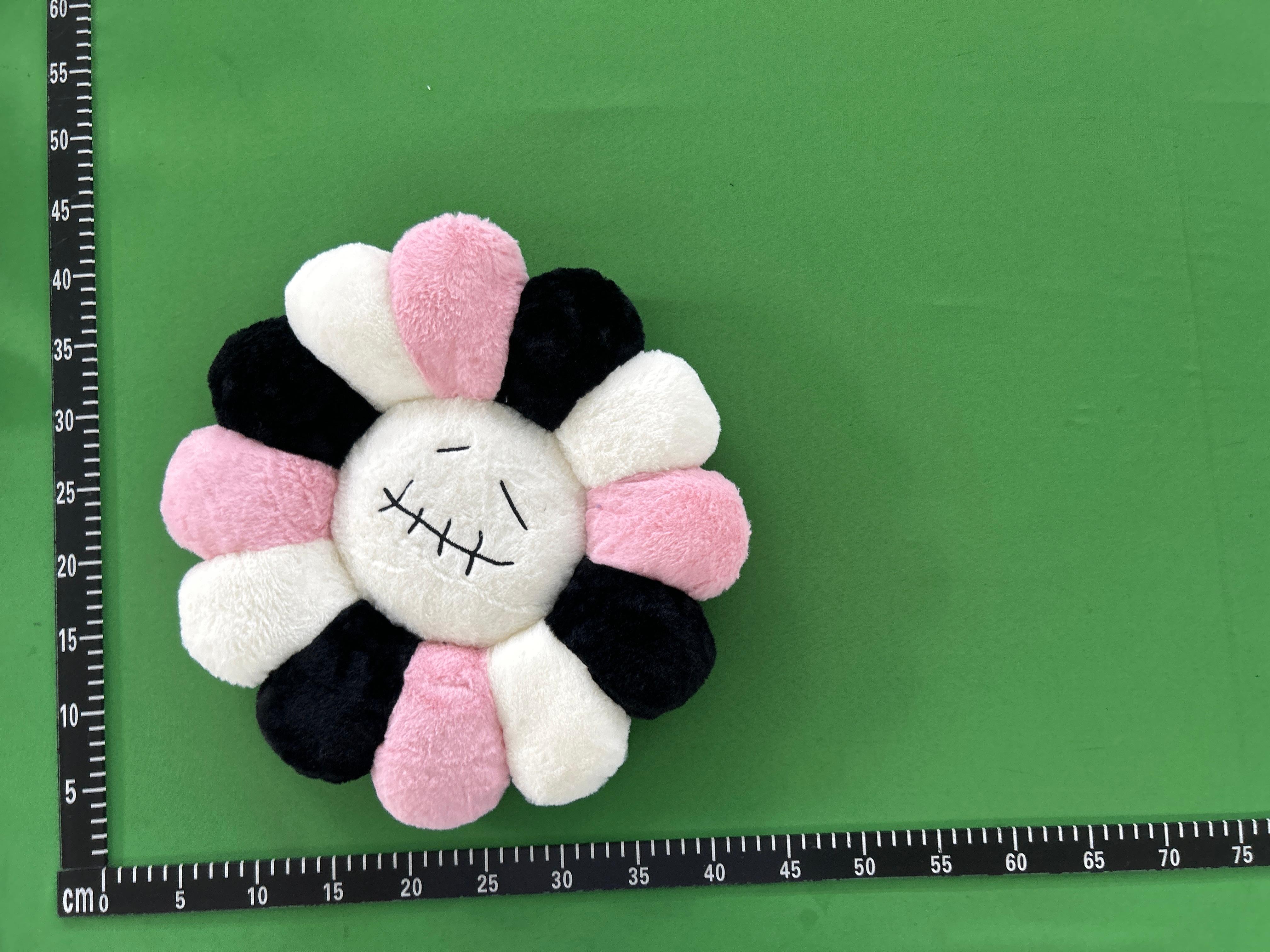 Foto QC 4 de Cactus Jack Sunflower Pink Black White Plush Cushion