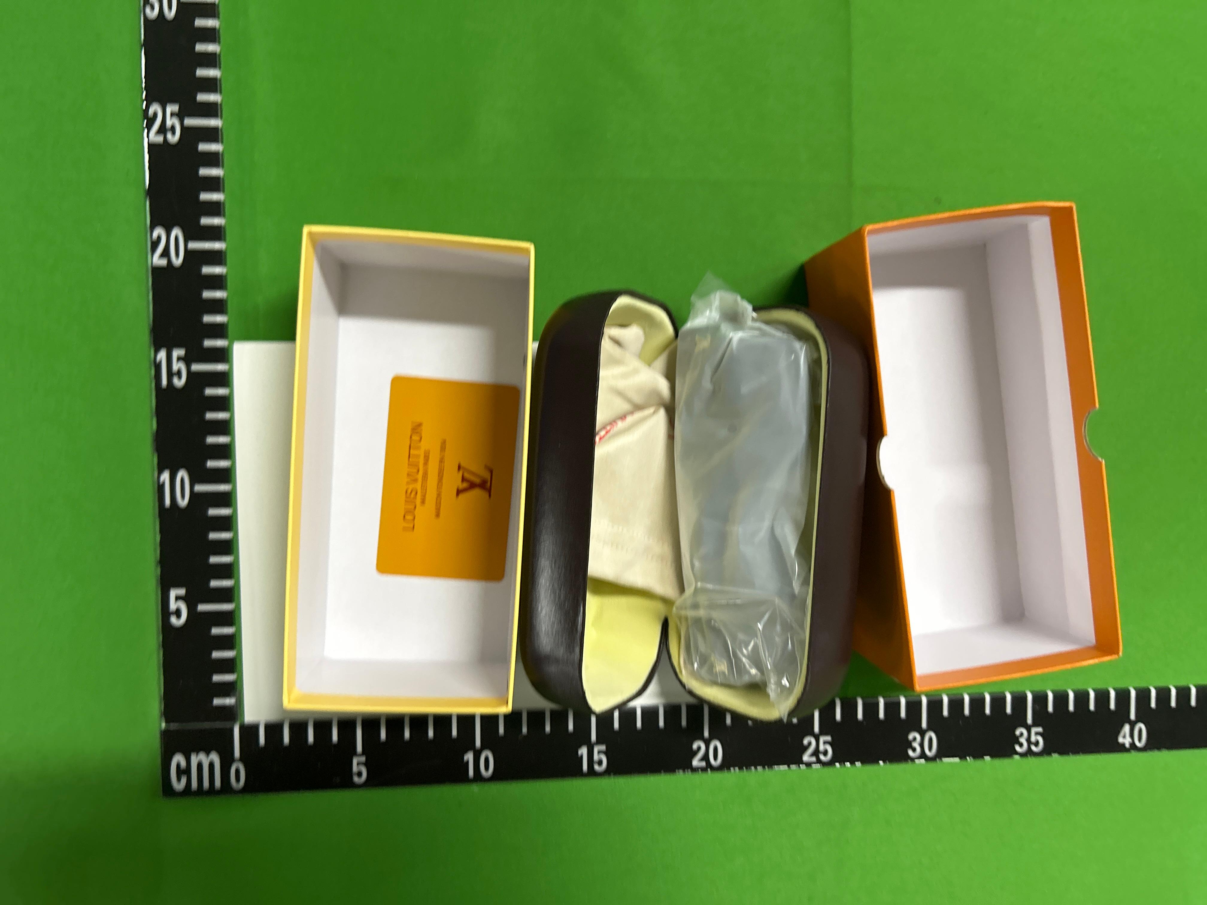 Foto QC 1 de Louis Vuitton LV Waimea Square-Frame Acetate Sunglasses Black Silver Monogram (Z1082W)