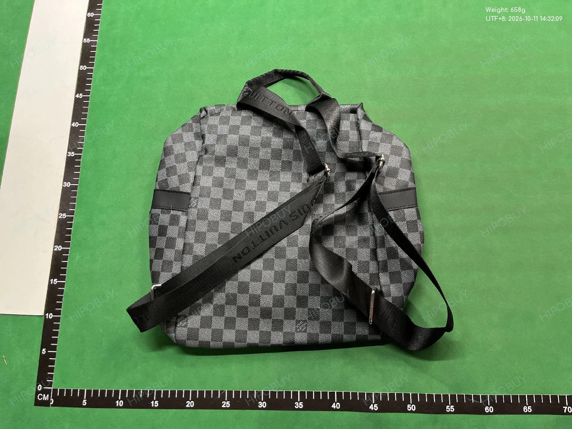 Foto QC 7 de Louis Vuitton Discovery Backpack 30 Monogram Eclipse