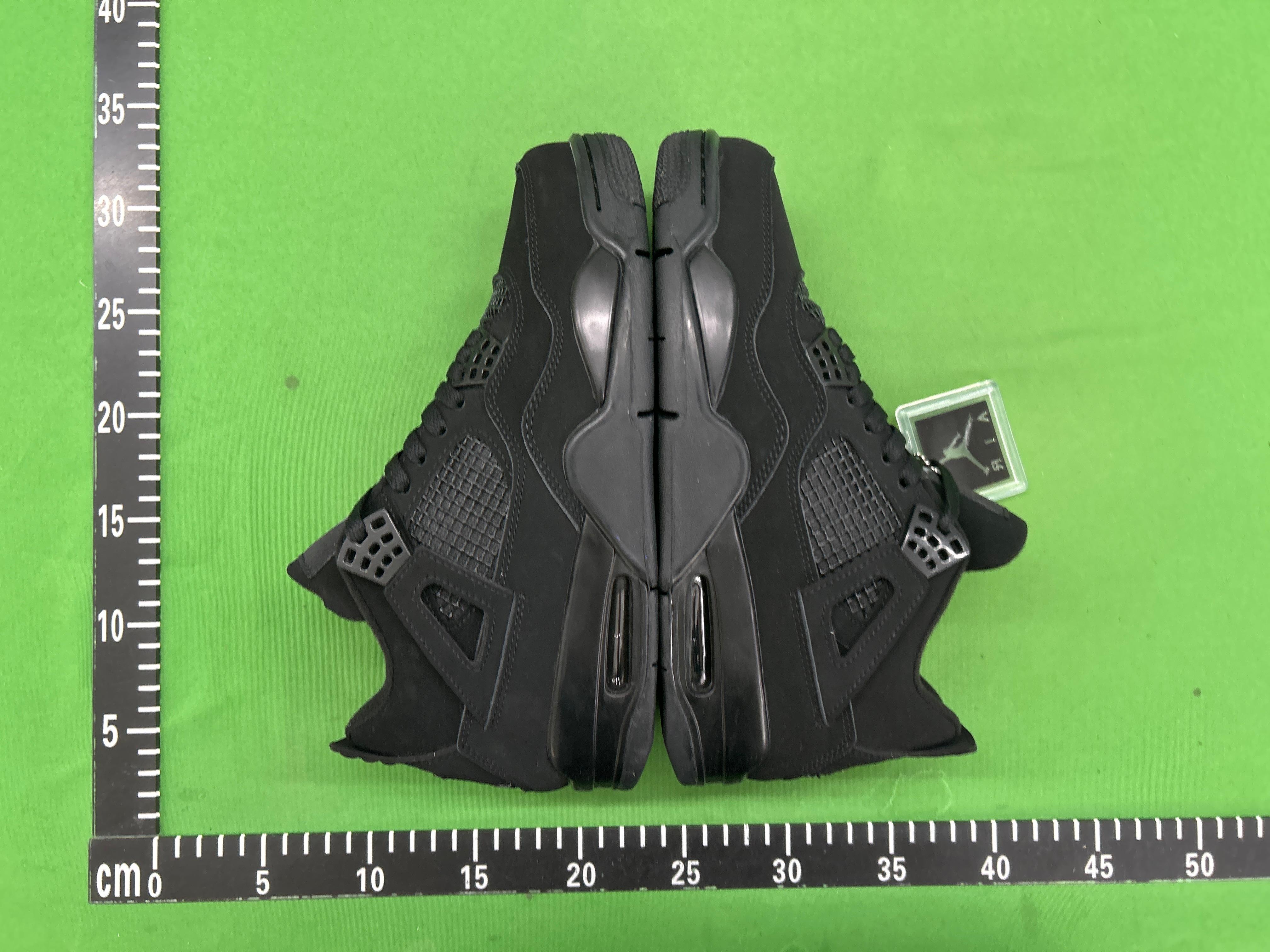 Foto QC 7 de Jordan 4 Retro KAWS Cool Grey 930155-003