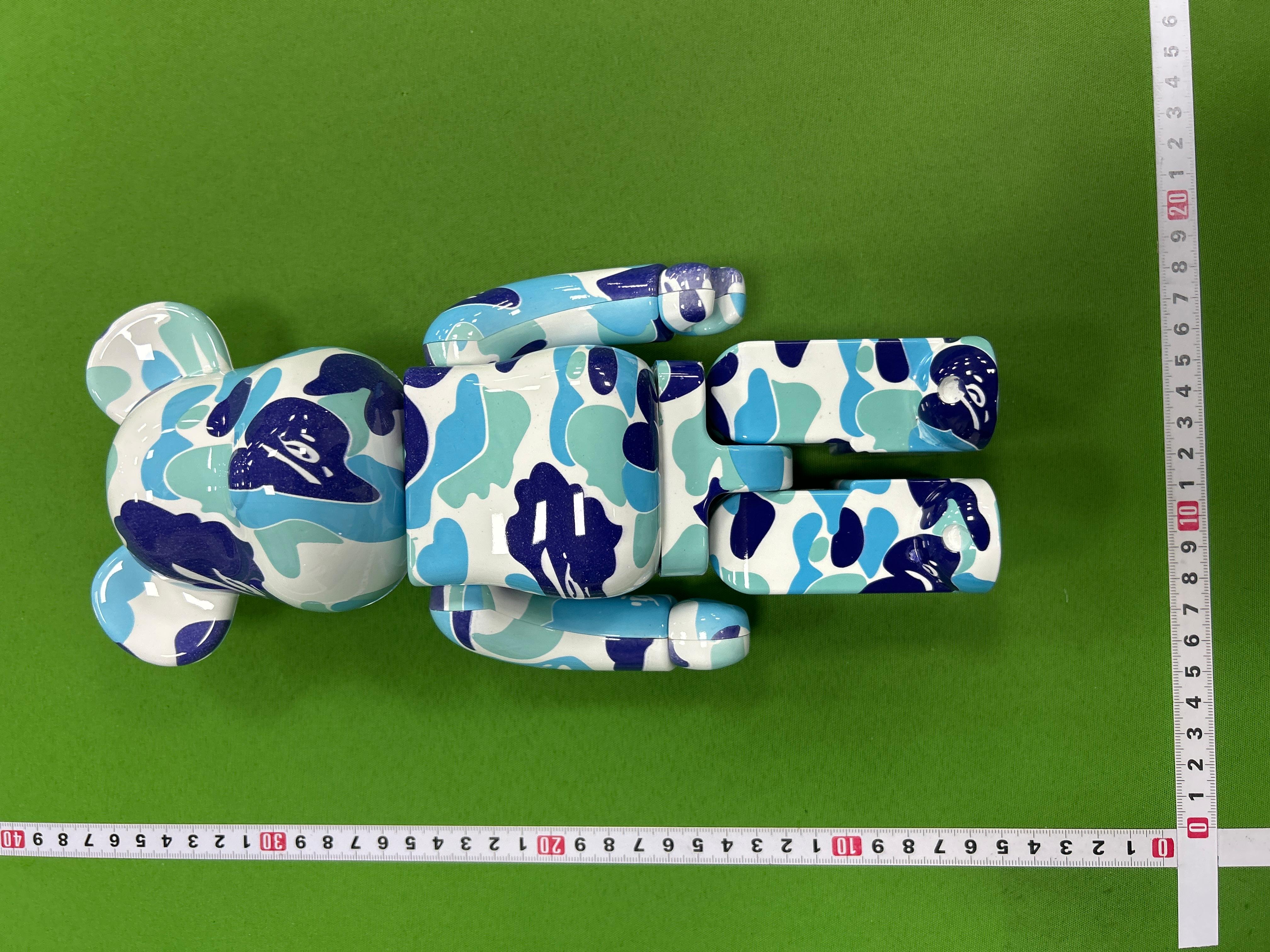 Foto QC 7 de Medicom Toy BE@RBRICK A Bathing Ape (BAPE) ABC Camo Blue 400% PVC Figure