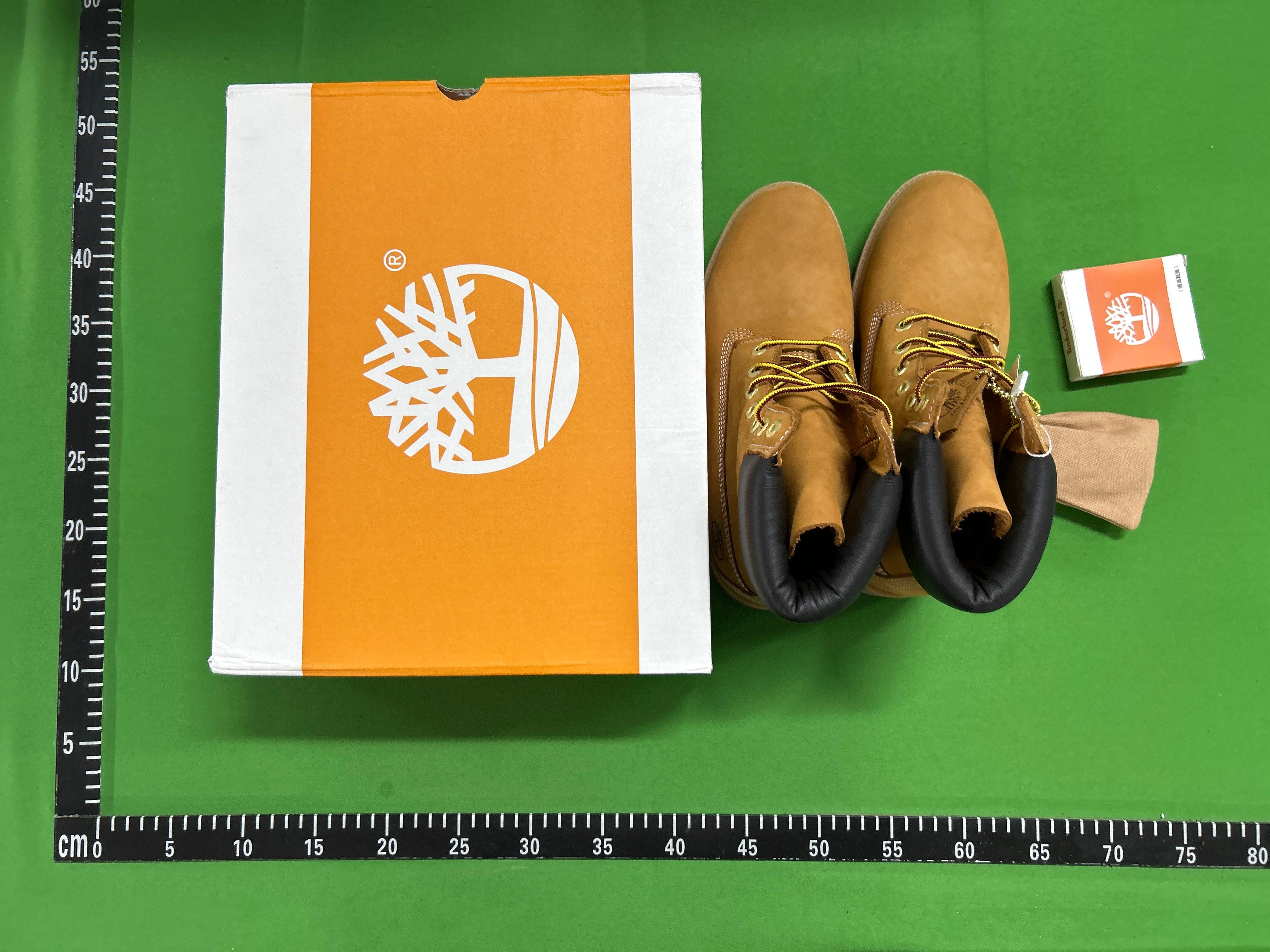 Foto QC 2 de Timberland 6-Inch Premium Boot Wheat Nubuck Waterproof BAPE Camo Embossed