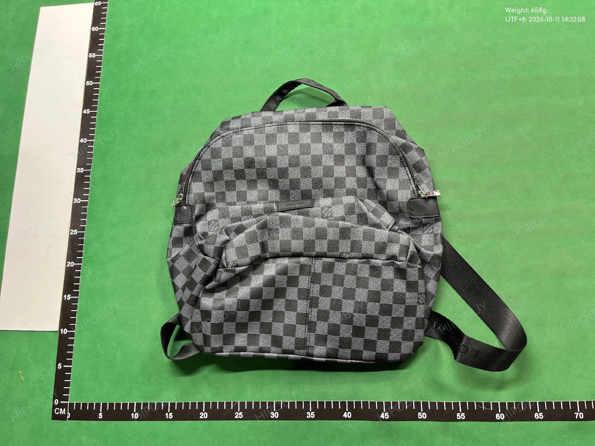 Foto QC 6 de Louis Vuitton Discovery Backpack 30 Monogram Eclipse