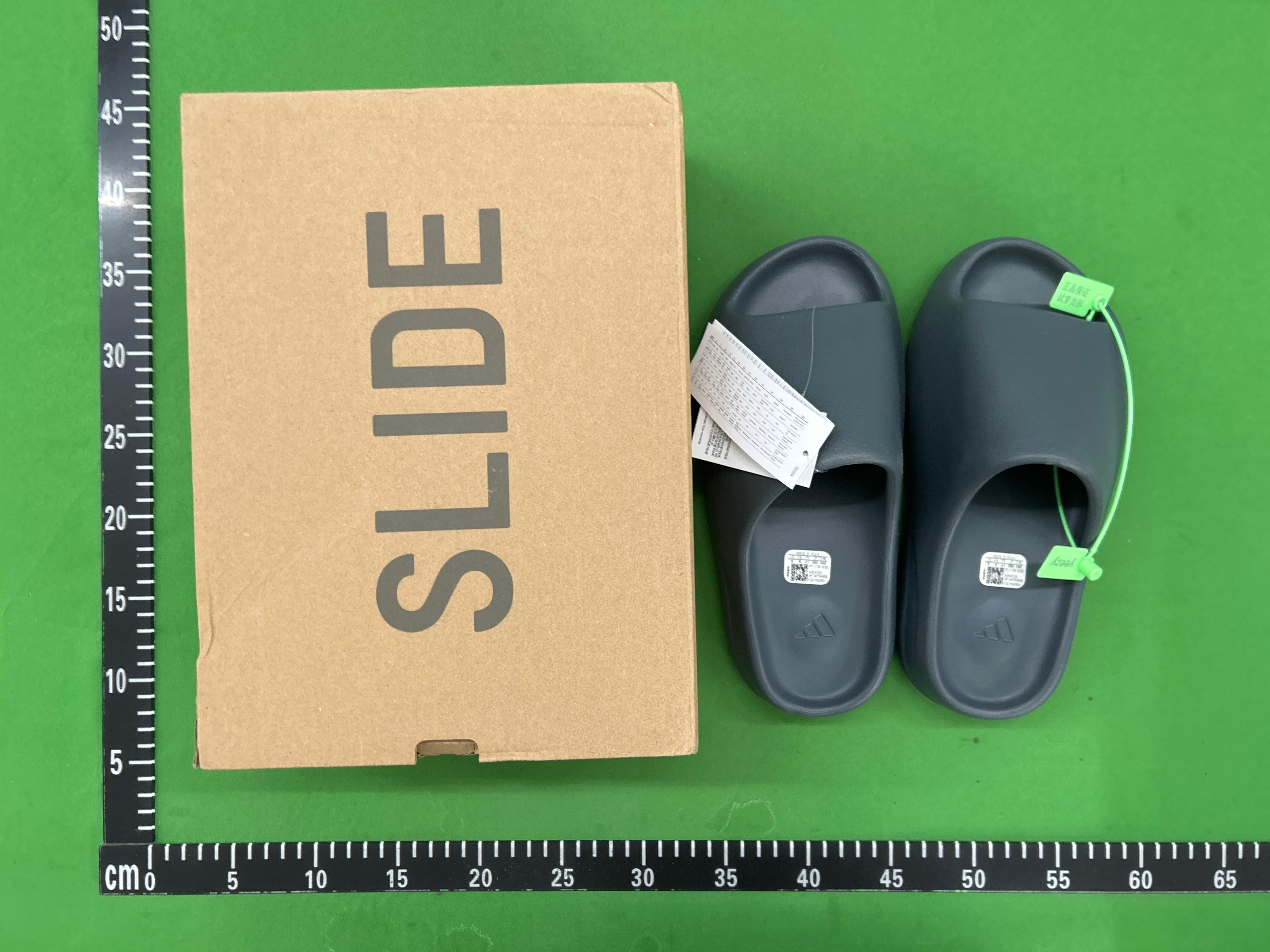 Foto QC 3 de adidas Yeezy Slide Onyx HQ6448