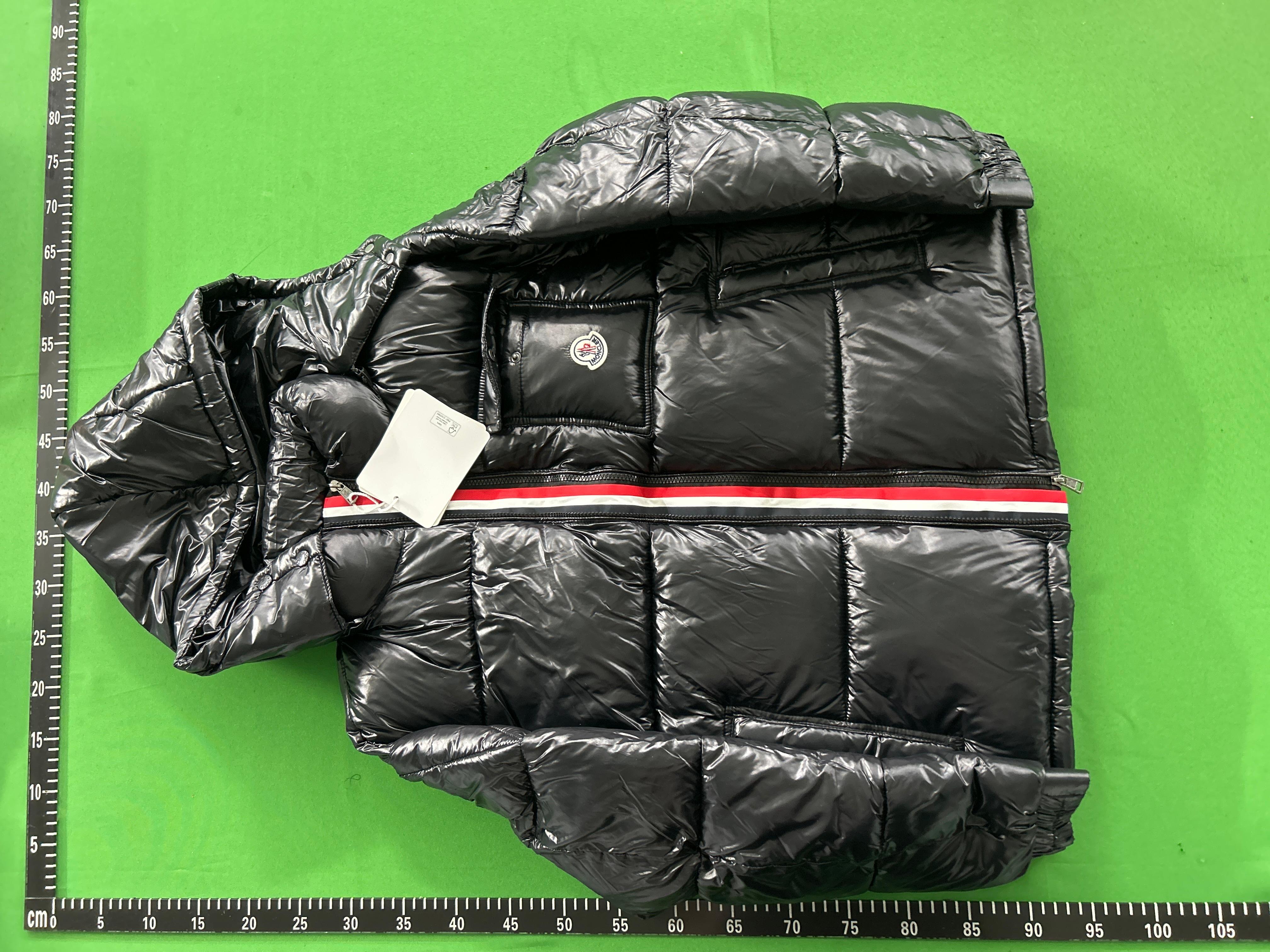 Foto QC 3 de Moncler Montbeliard Puffer Jacket Down Black