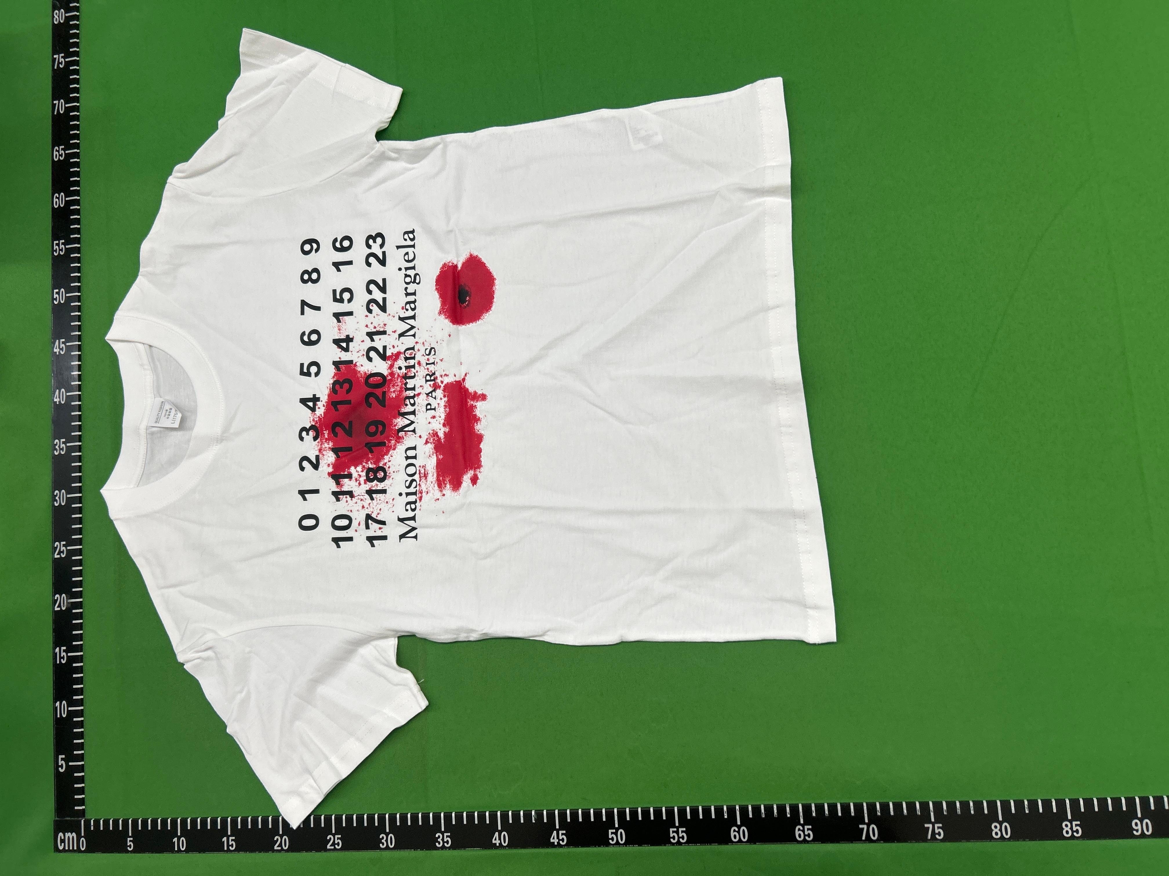 Foto QC 3 de Maison Margiela T-shirt Numeric Logo Kiss Print White