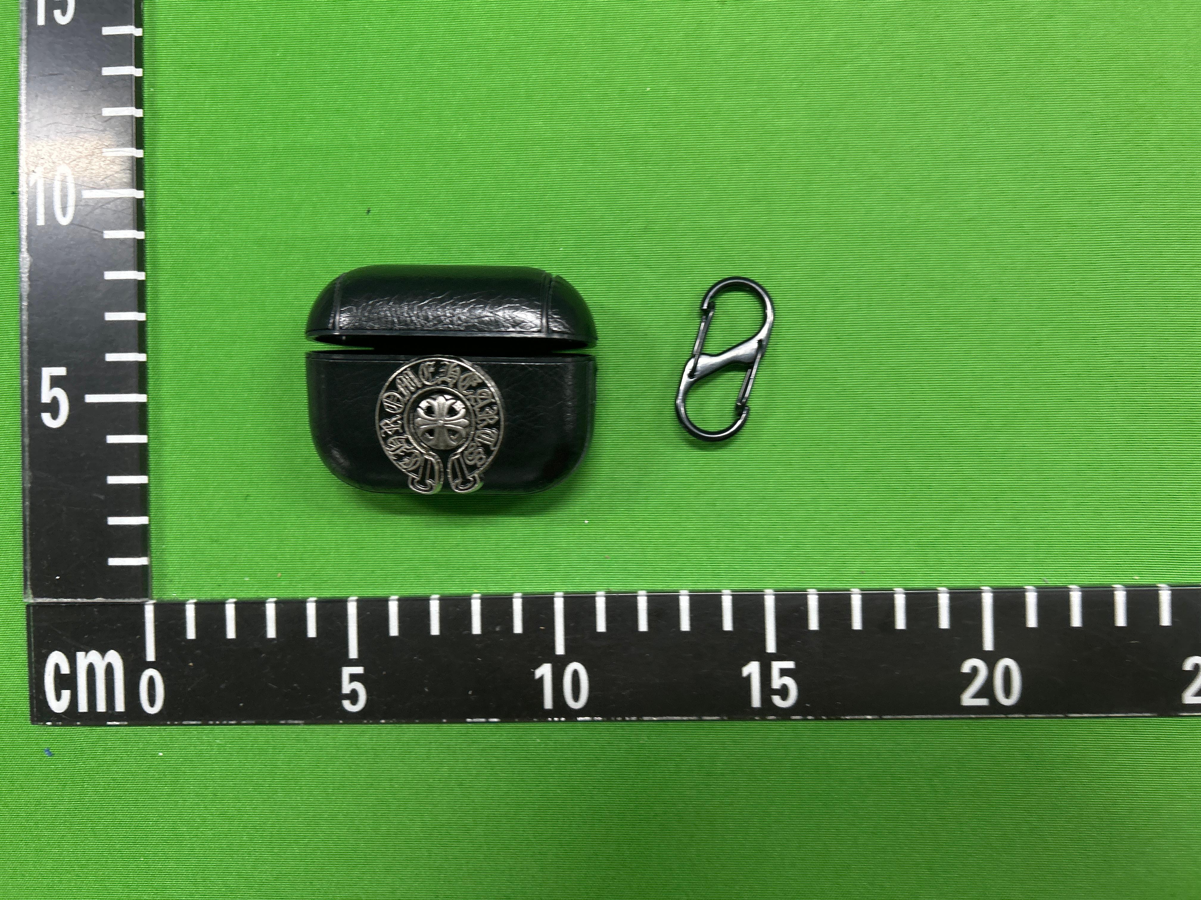 Foto QC 1 de Chrome Hearts Leather Earphone Case for AirPods Pro Black