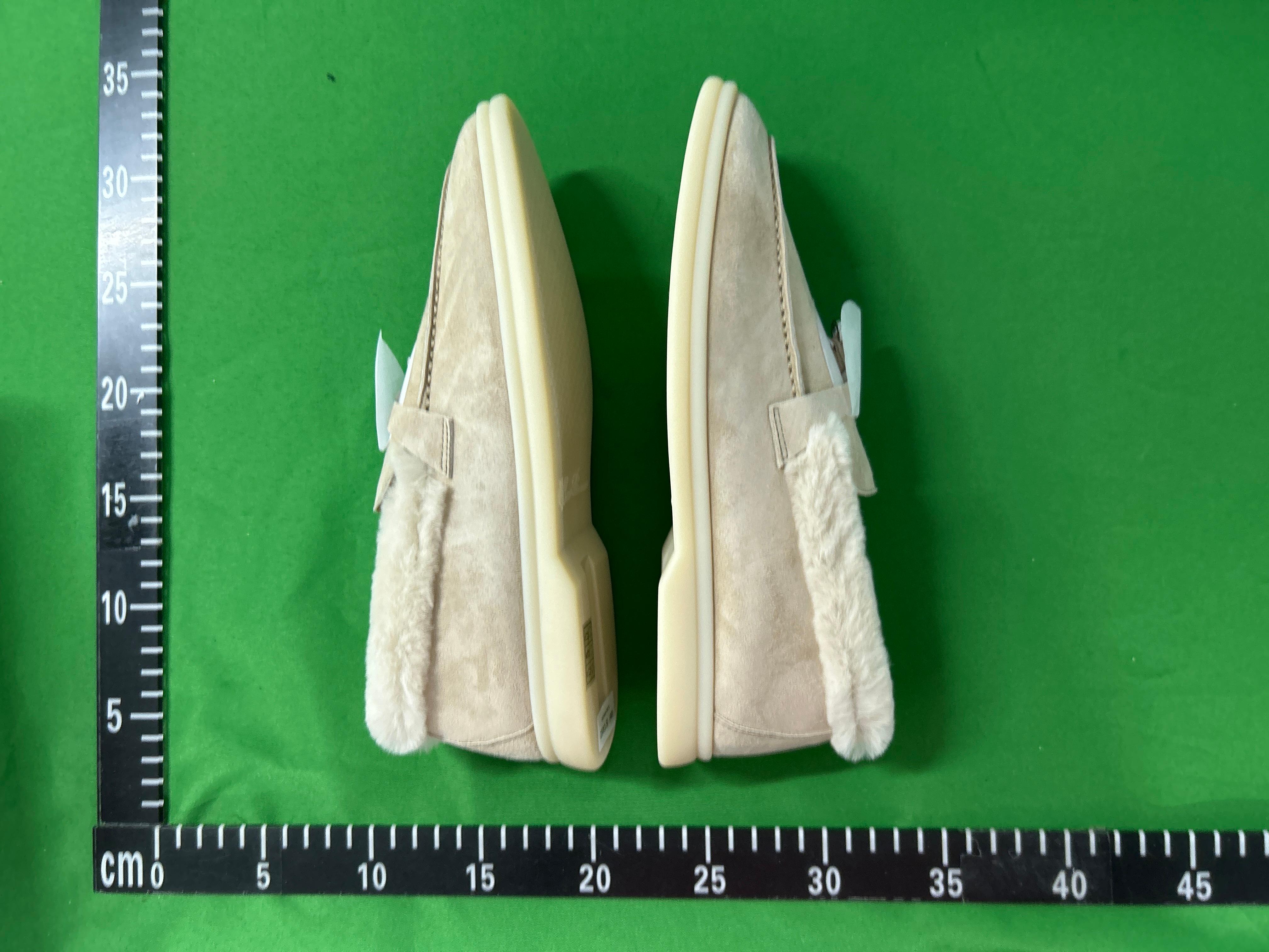 Foto QC 5 de Loro Piana Summer Charms Walk Suede Shearling Grey