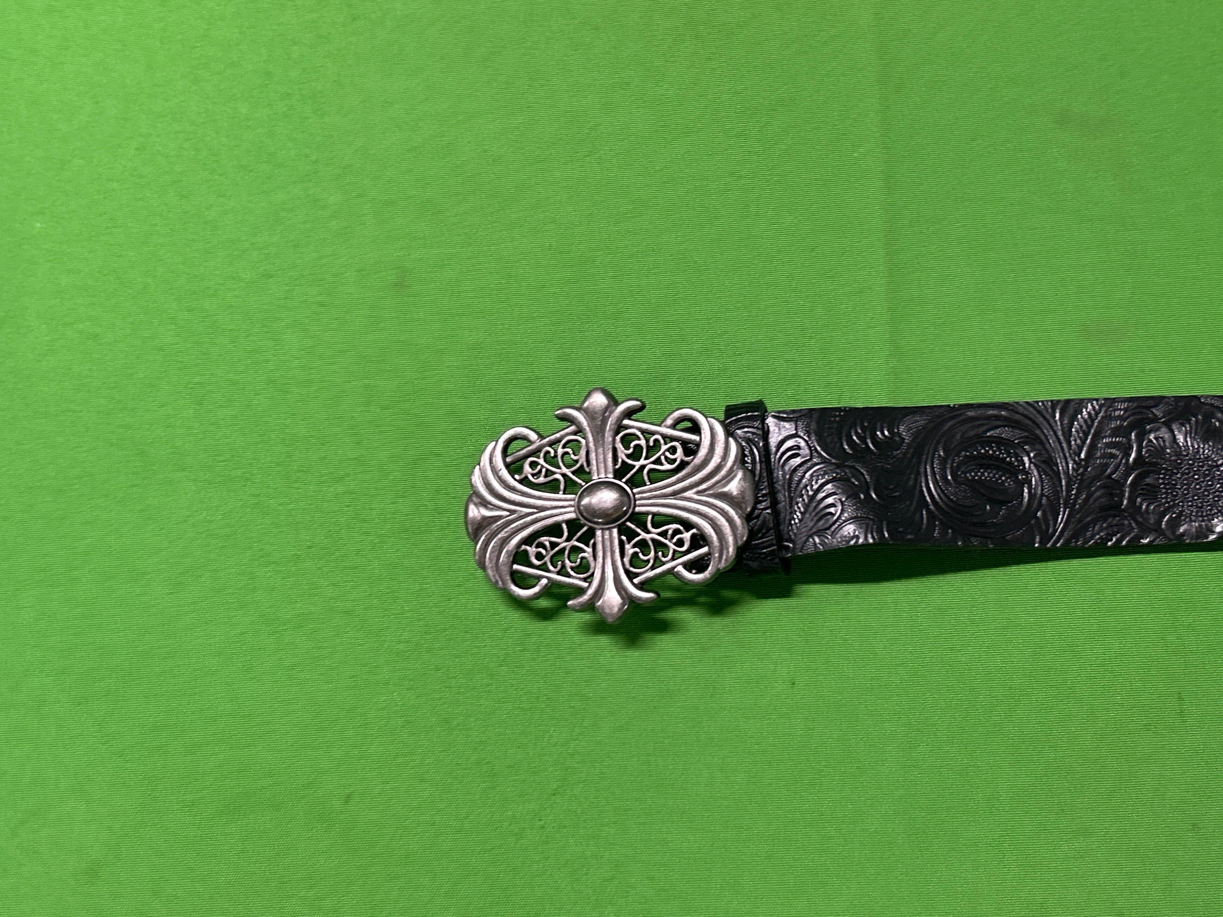Foto QC 5 de Chrome Hearts Cemetery Cross Buckle Floral Embossed Belt Black