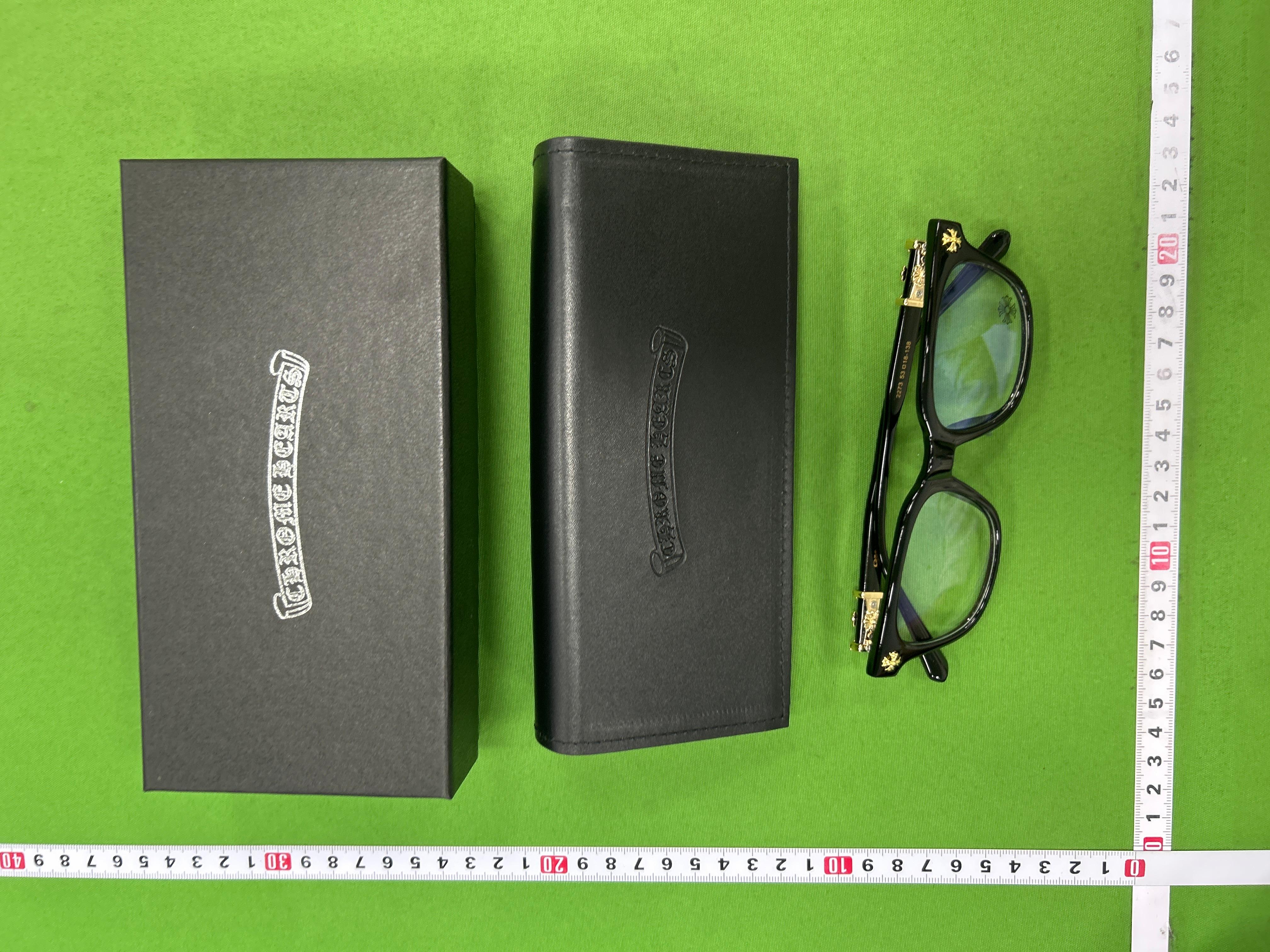 Foto QC 6 de Other Envelope PU Leather Sunglasses Case Beige Black
