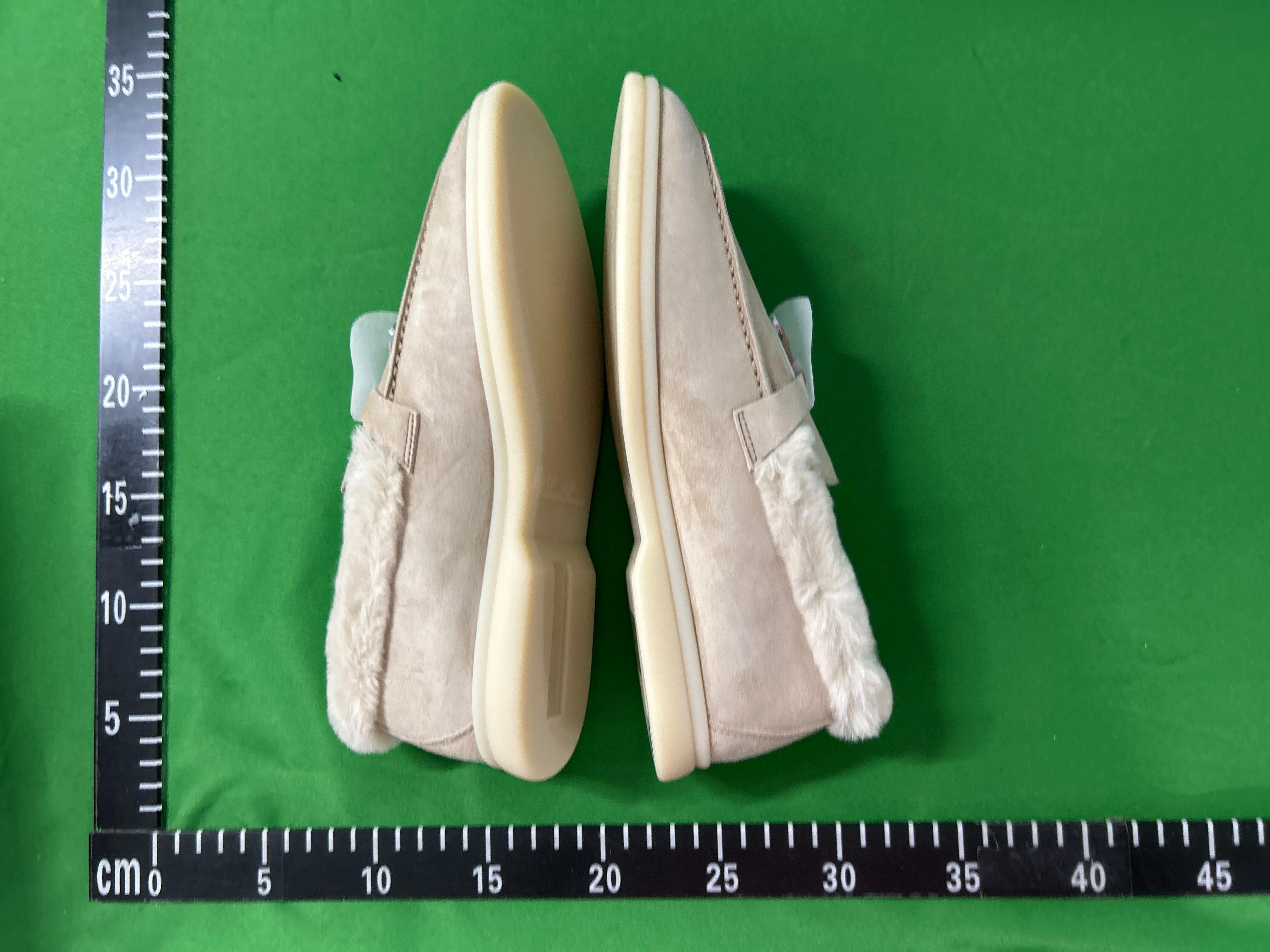 Foto QC 4 de Loro Piana Summer Charms Walk Suede Shearling Grey