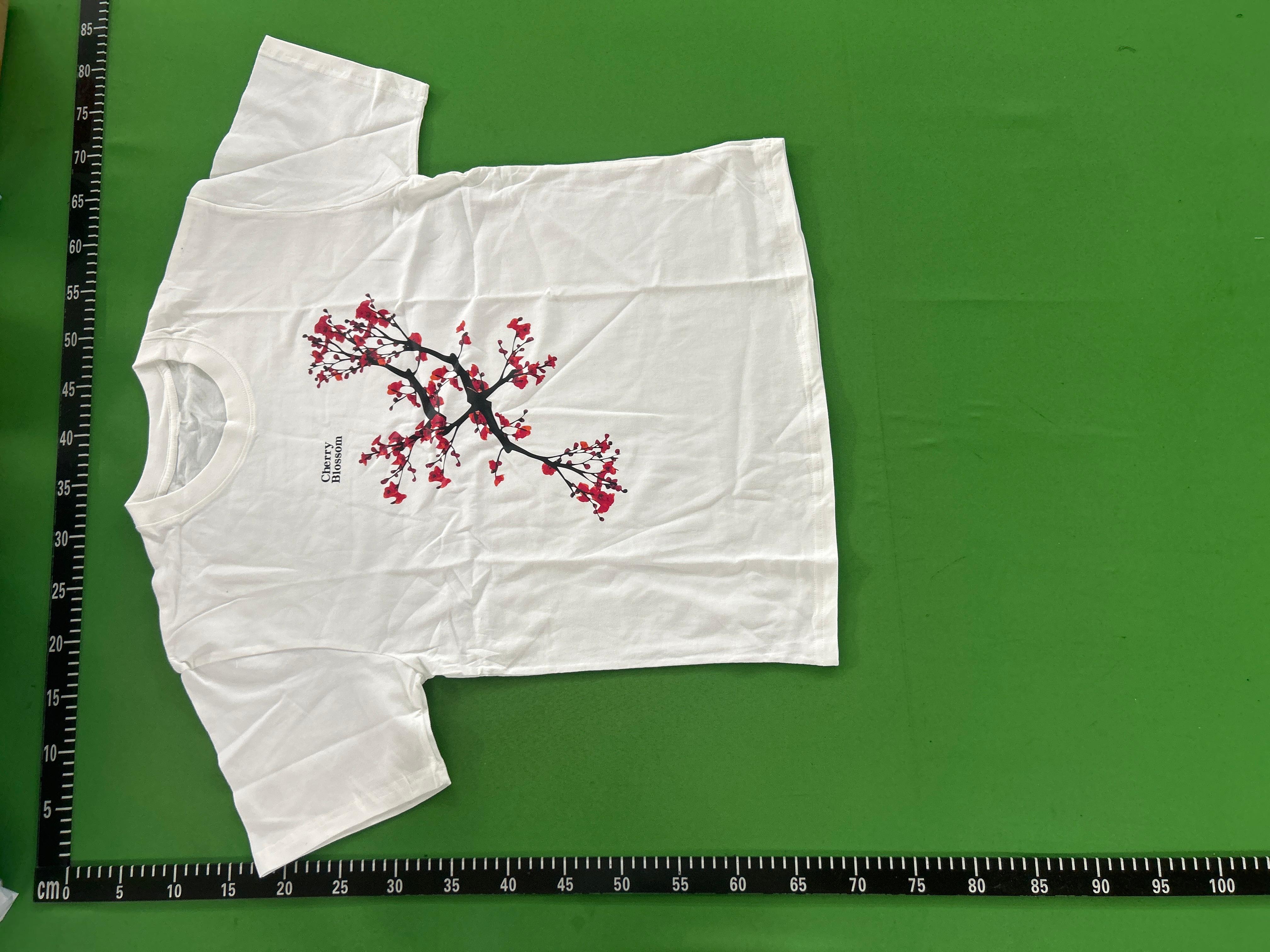 Foto QC 3 de Other T-shirt Lily of the Valley Print Black