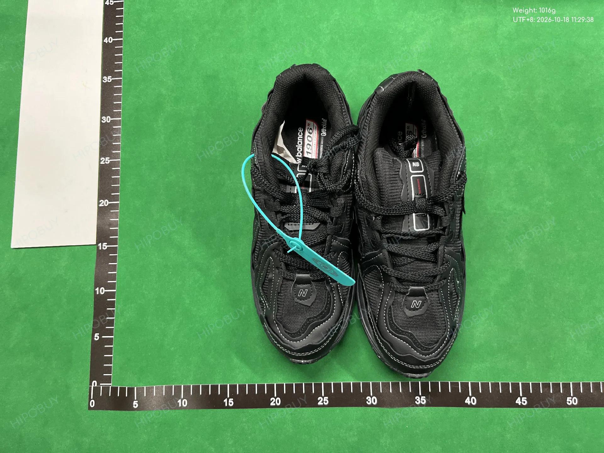 Foto QC 6 de New Balance 1906R Retro Triple Black M1906RK