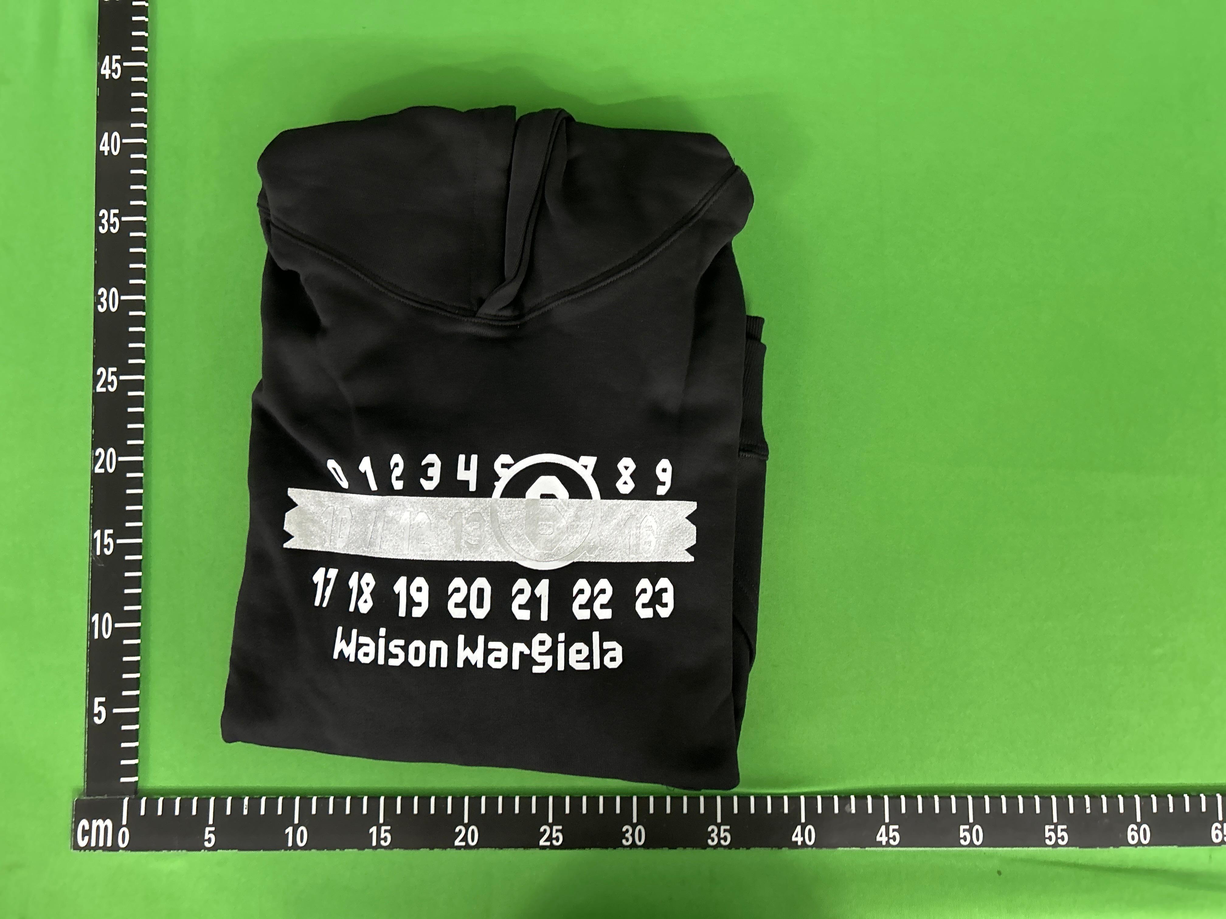 Foto QC 1 de Maison Margiela Logo Print Hoodie Sweater Black