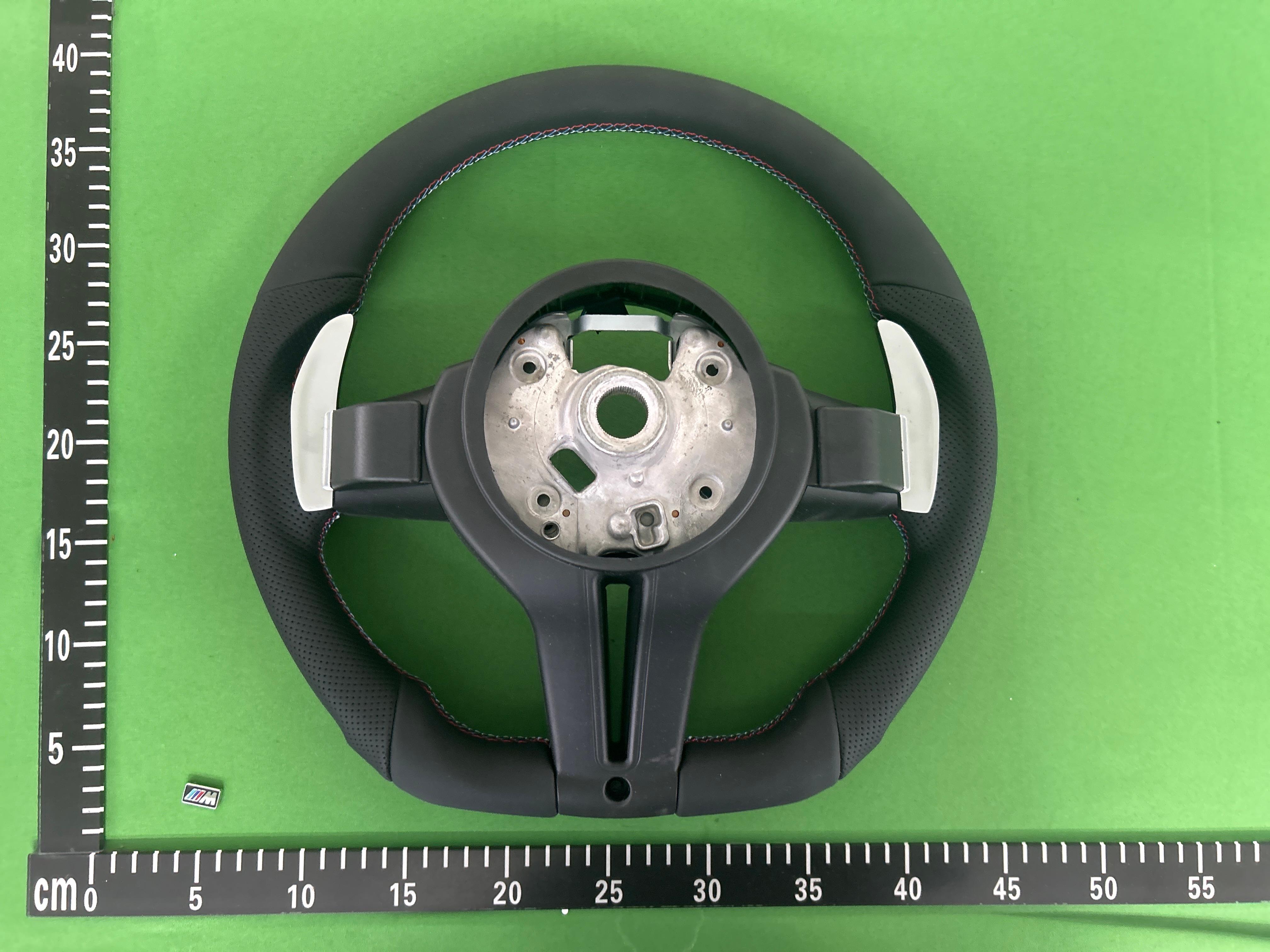 Foto QC 4 de BMW Flat-Bottom Sports Steering Wheel Black