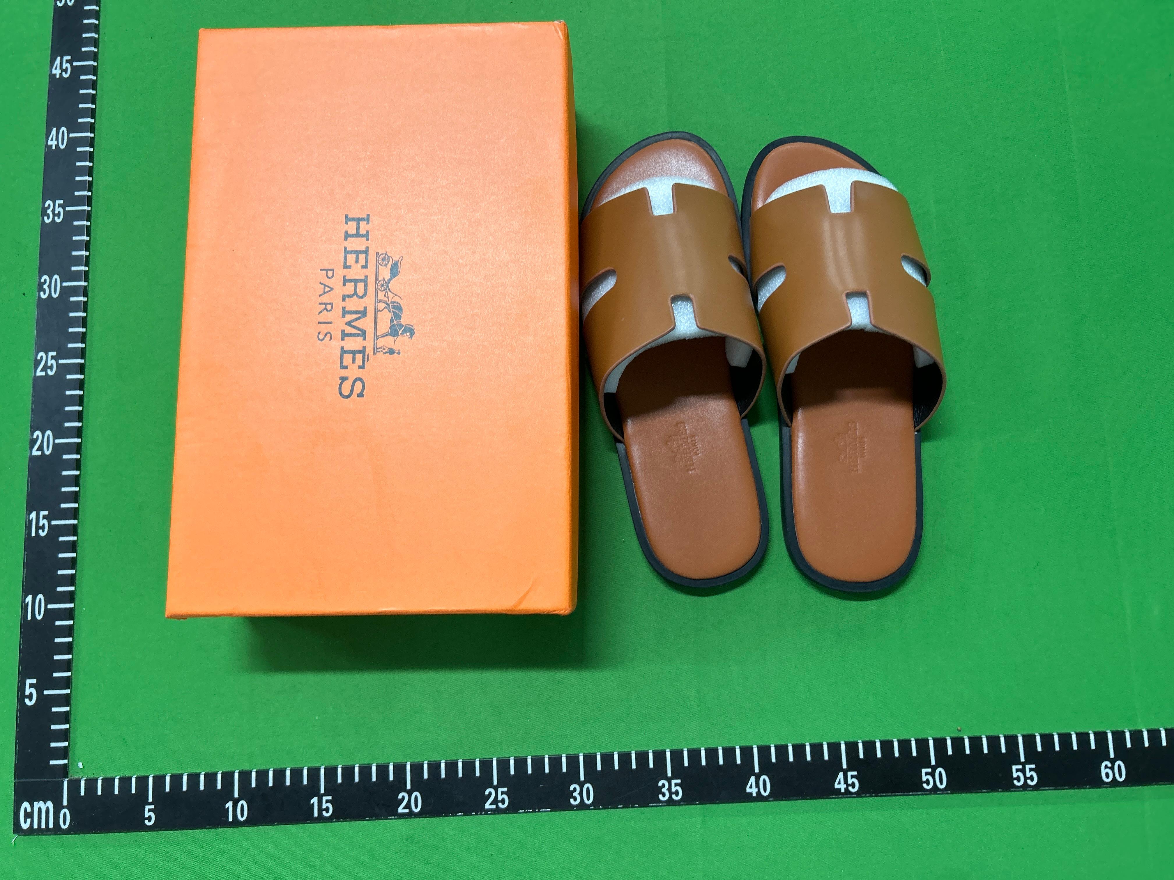 Foto QC 2 de Hermes Izmir Epsom Leather Sandals Navy Blue