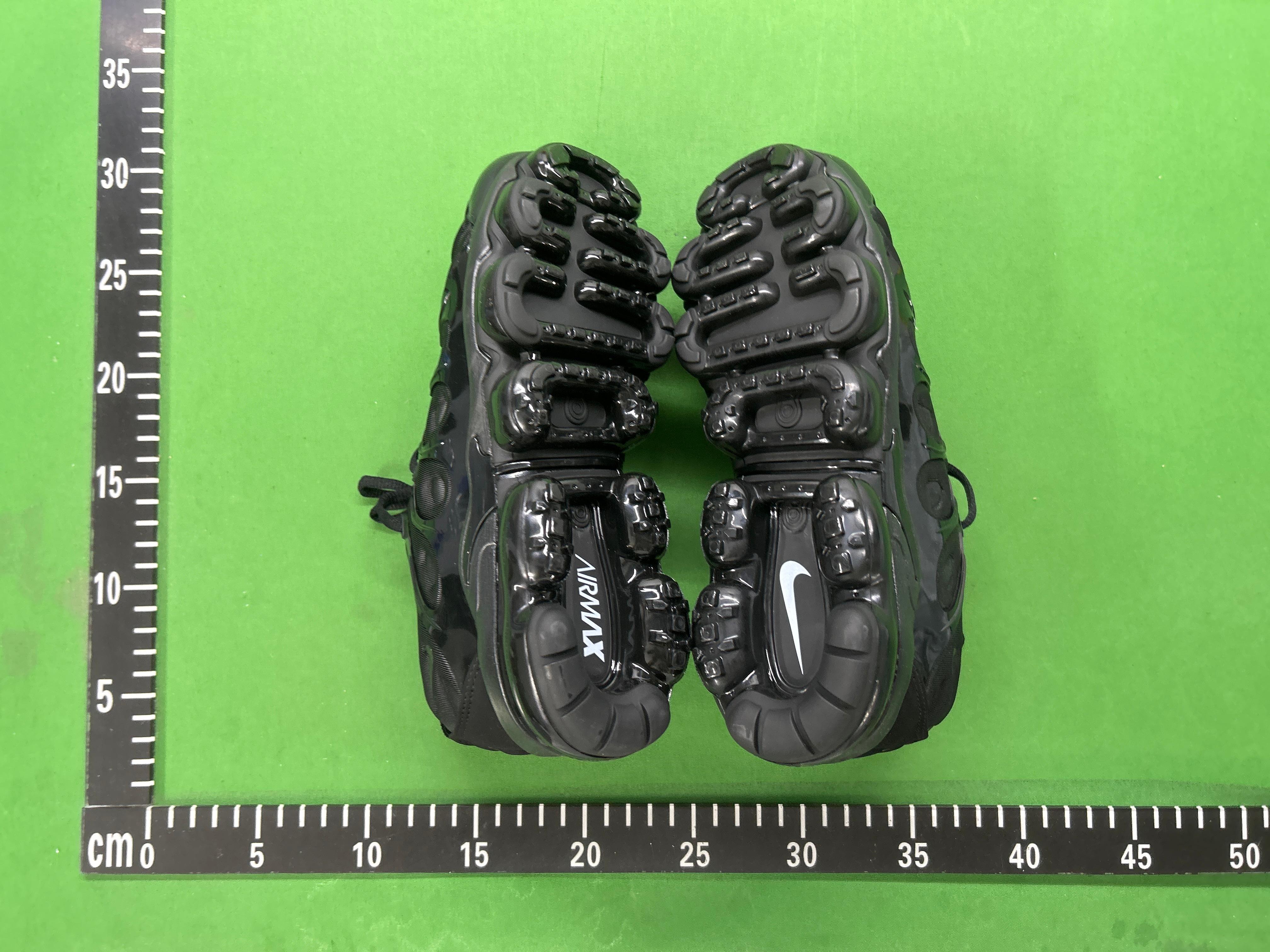 Foto QC 8 de Nike Air Vapormax Plus Black University Gold DH1063-001