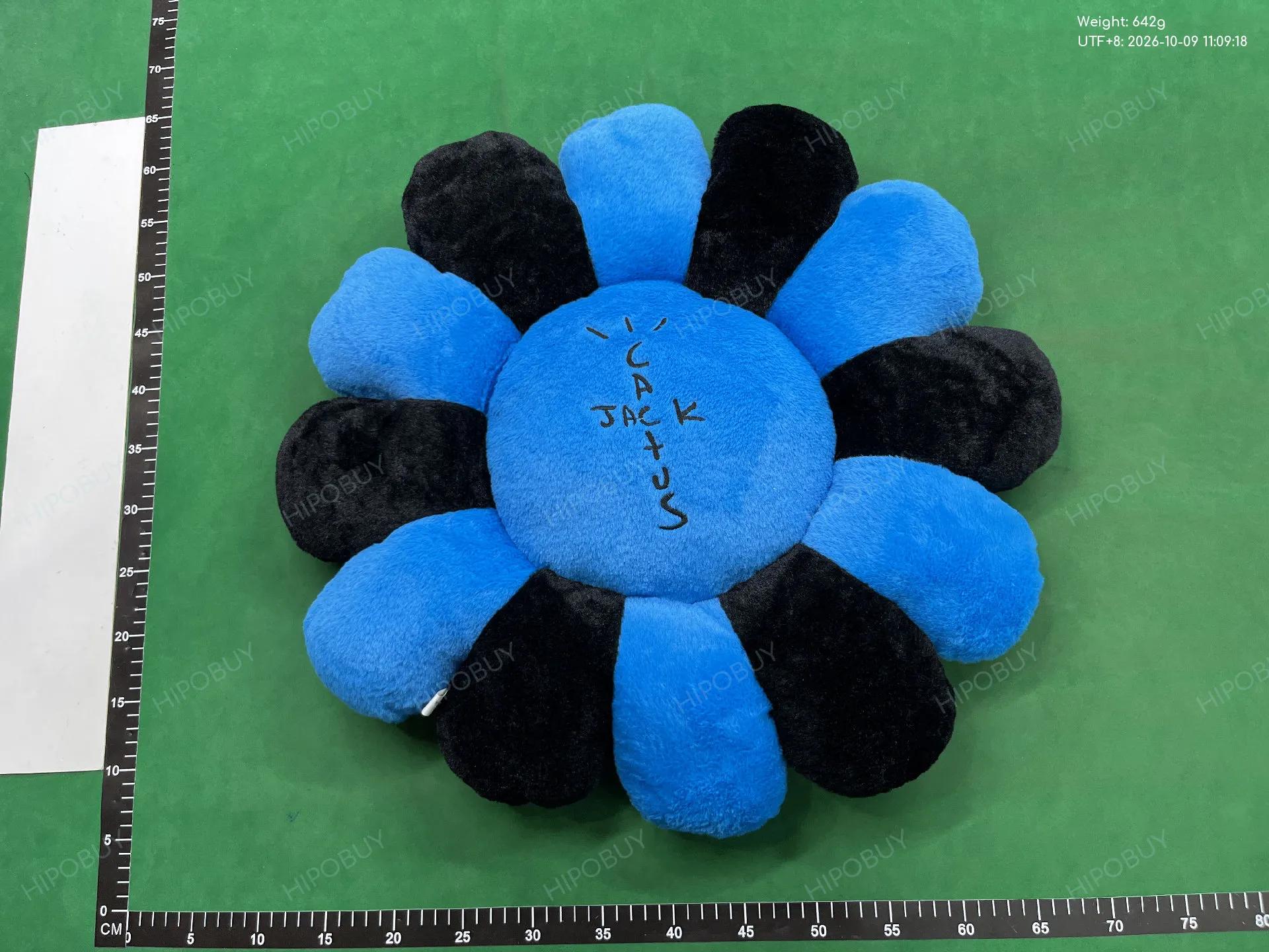 Foto QC 7 de Takashi Murakami Flower Cushion Blue/Black