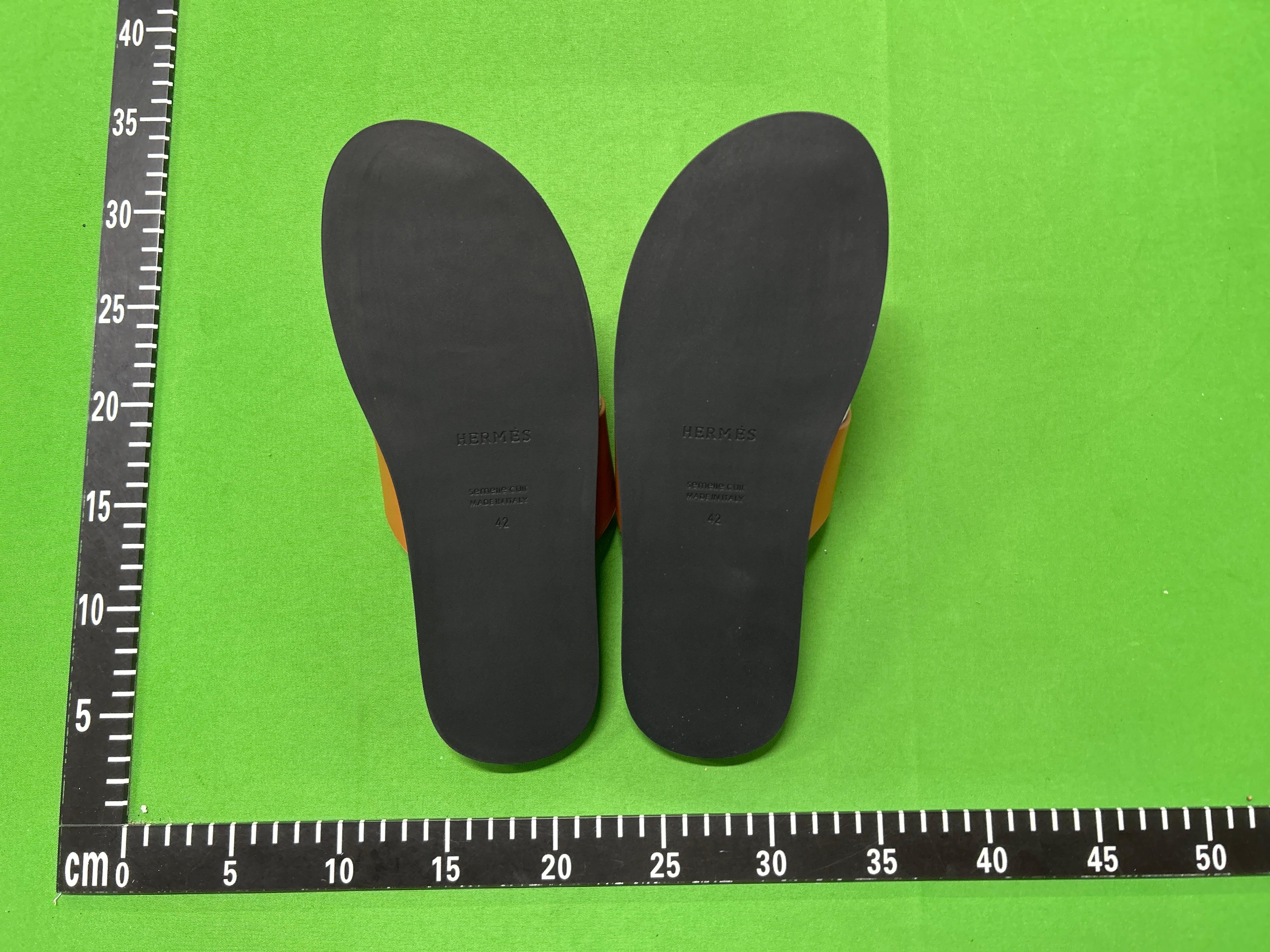 Foto QC 6 de Hermes Izmir Epsom Leather Sandals Navy Blue