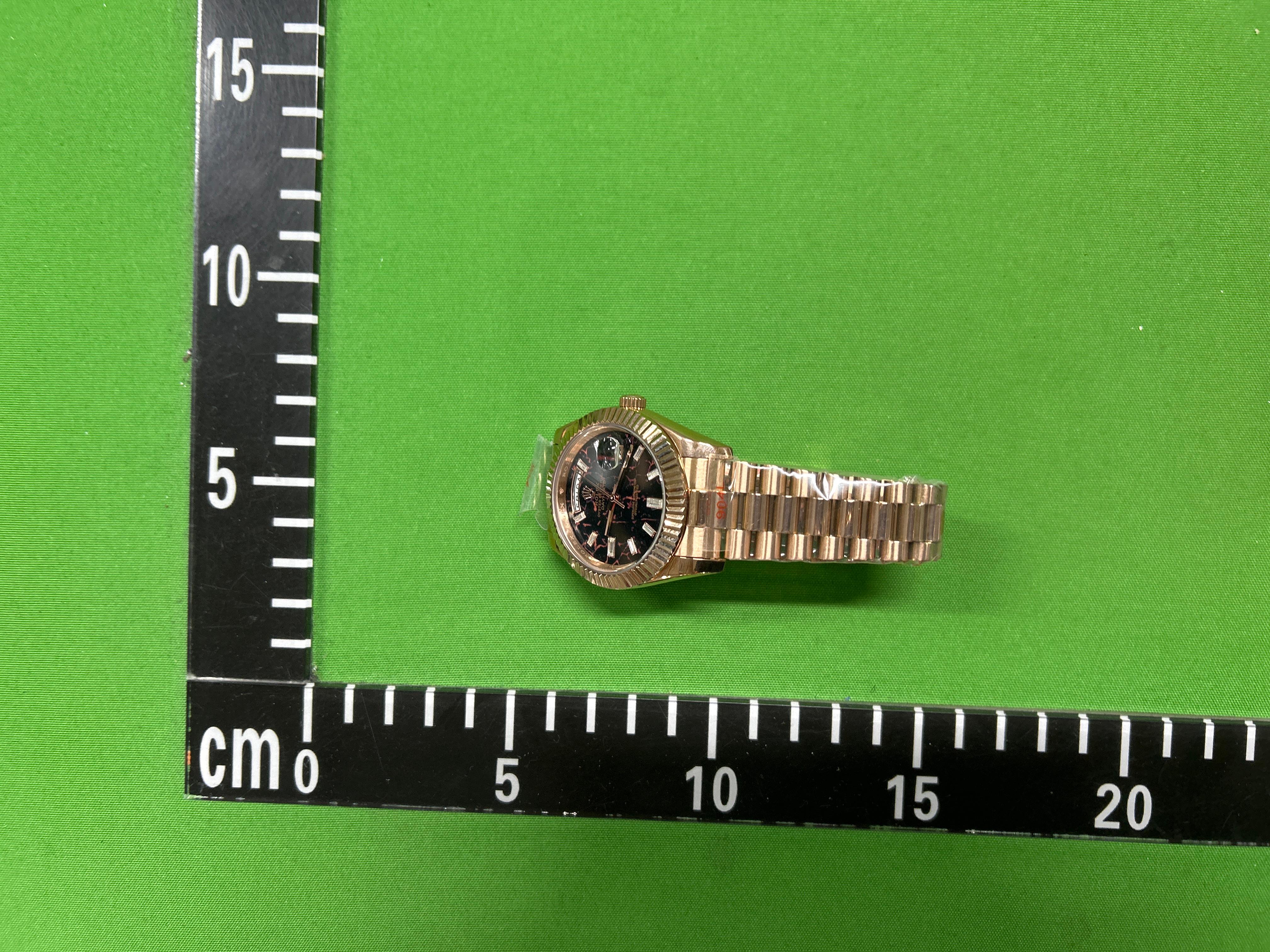 Foto QC 2 de Rolex Day-Date 40 Platinum Ice Blue Dial 228236