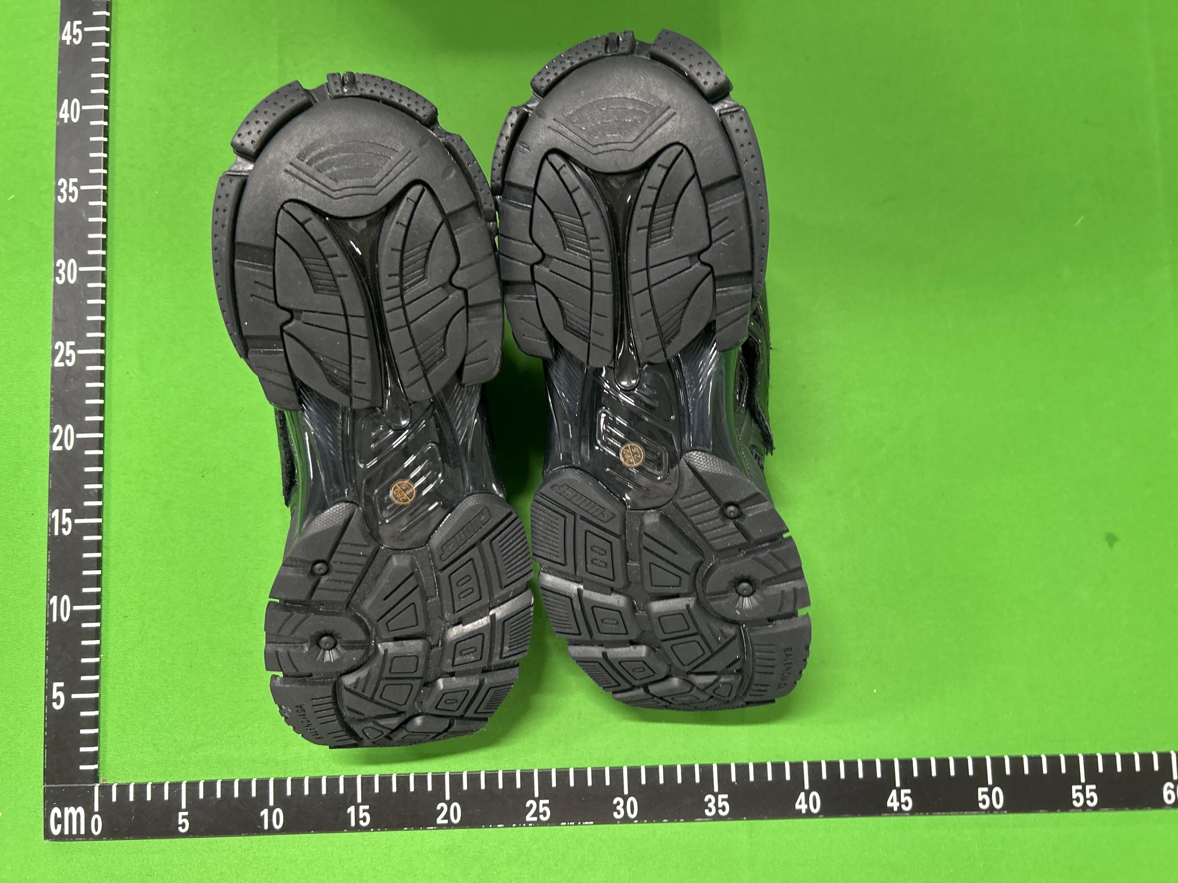 Foto QC 8 de Balenciaga Runner Sneaker 7.0 Kith Black Yellow 677403 W2RD3 0510
