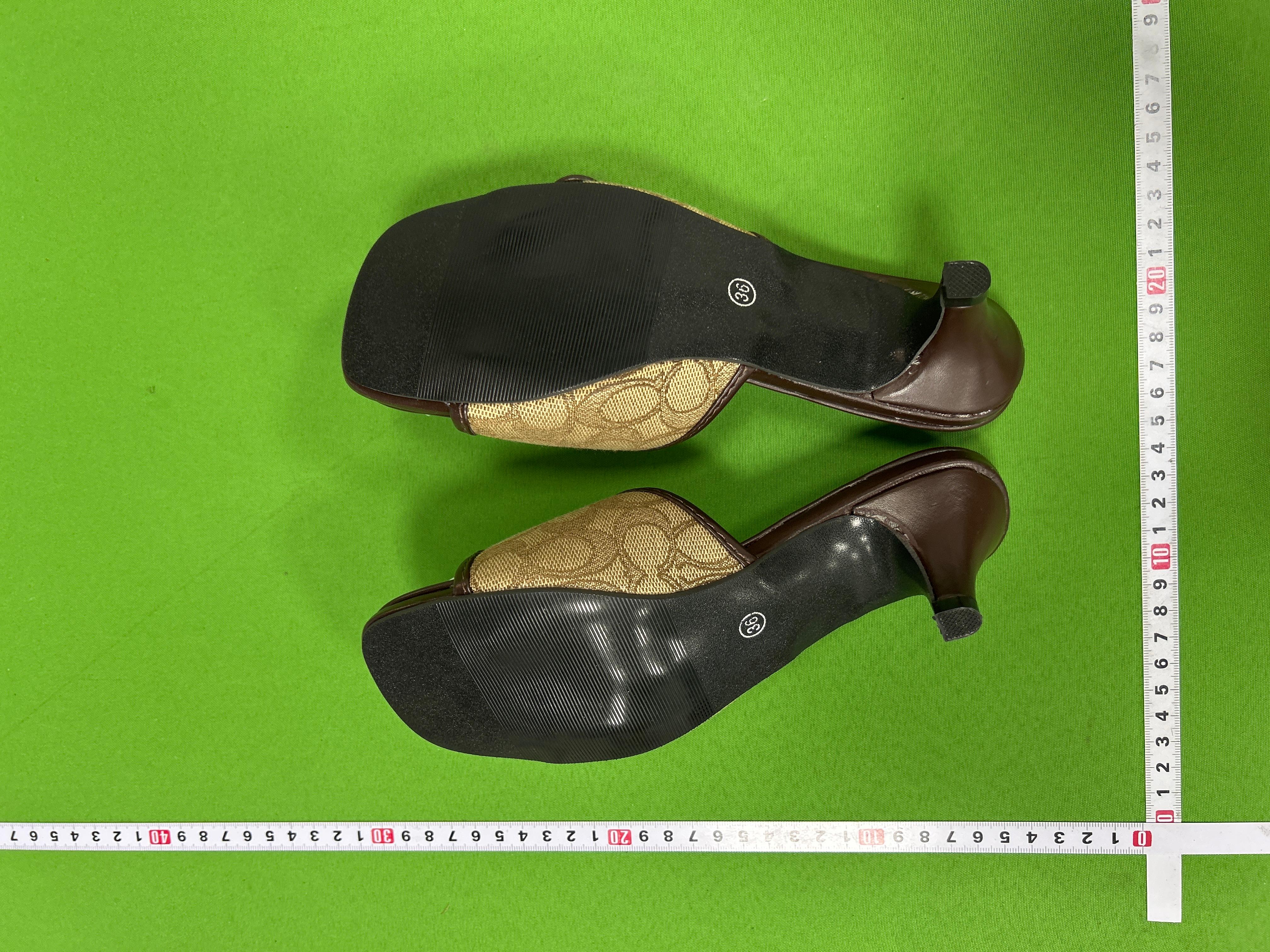 Foto QC 4 de Coach Margot Kitten Heel Slide Sandals Signature Jacquard Buckle
