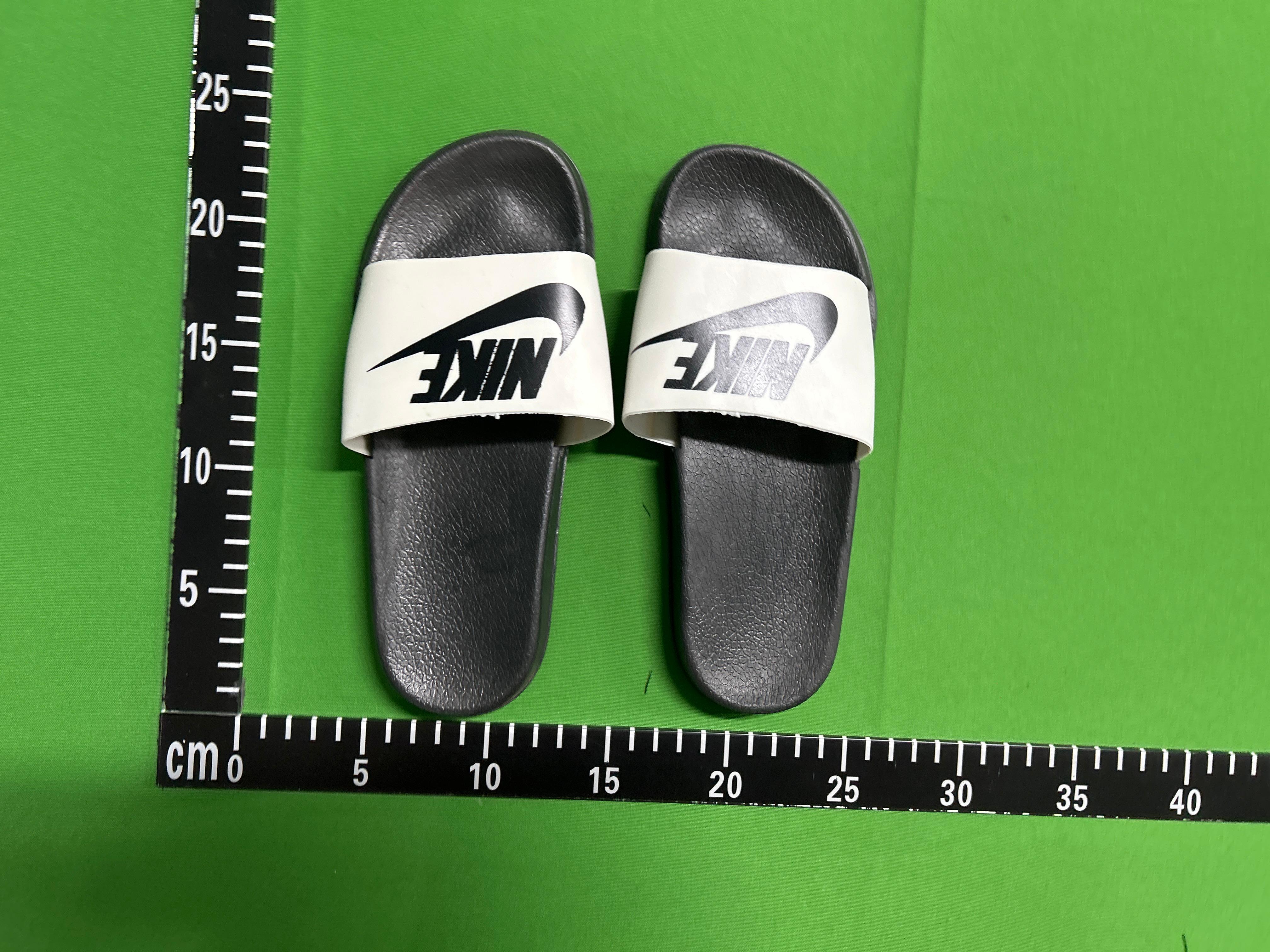 Foto QC 1 de Nike Benassi Swoosh Slide Foam Black White
