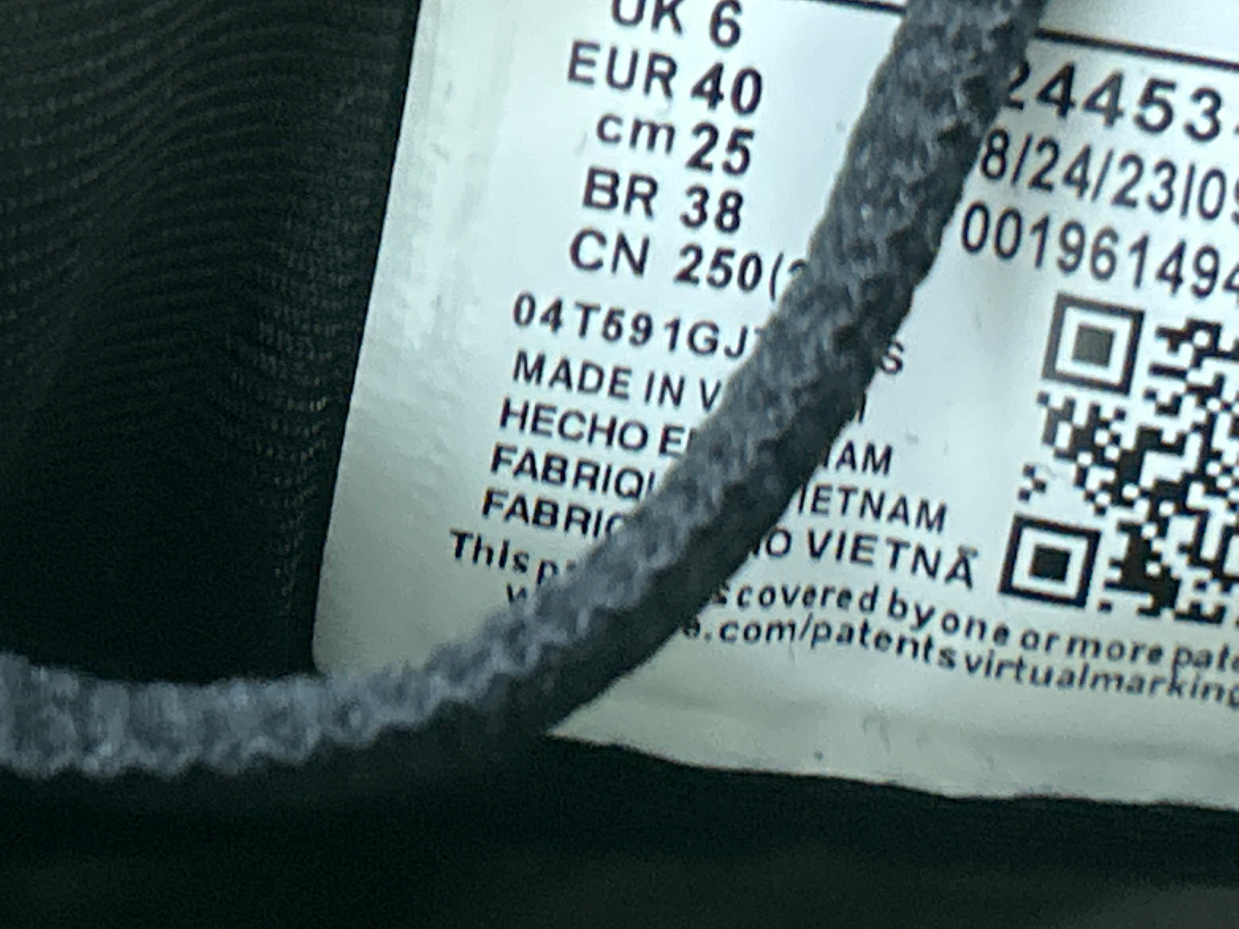Foto QC 4 de Nike Air Vapormax Plus Black University Gold DH1063-001