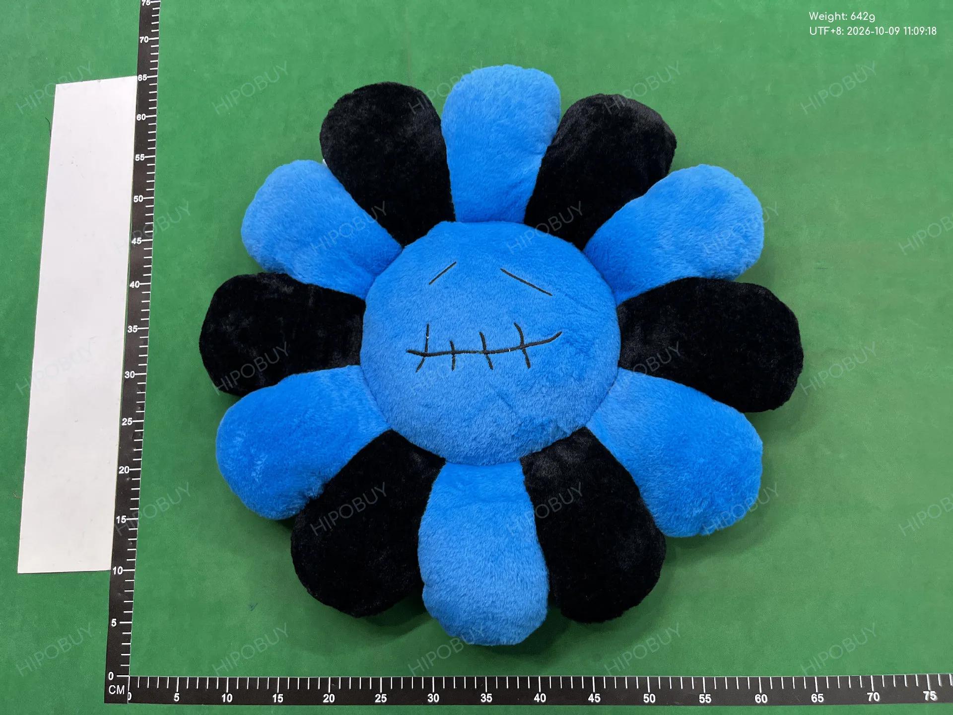 Foto QC 6 de Takashi Murakami Flower Cushion Blue/Black