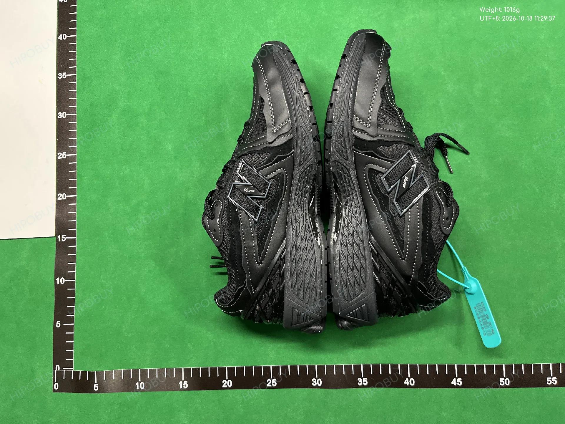 Foto QC 4 de New Balance 1906R Retro Triple Black M1906RK
