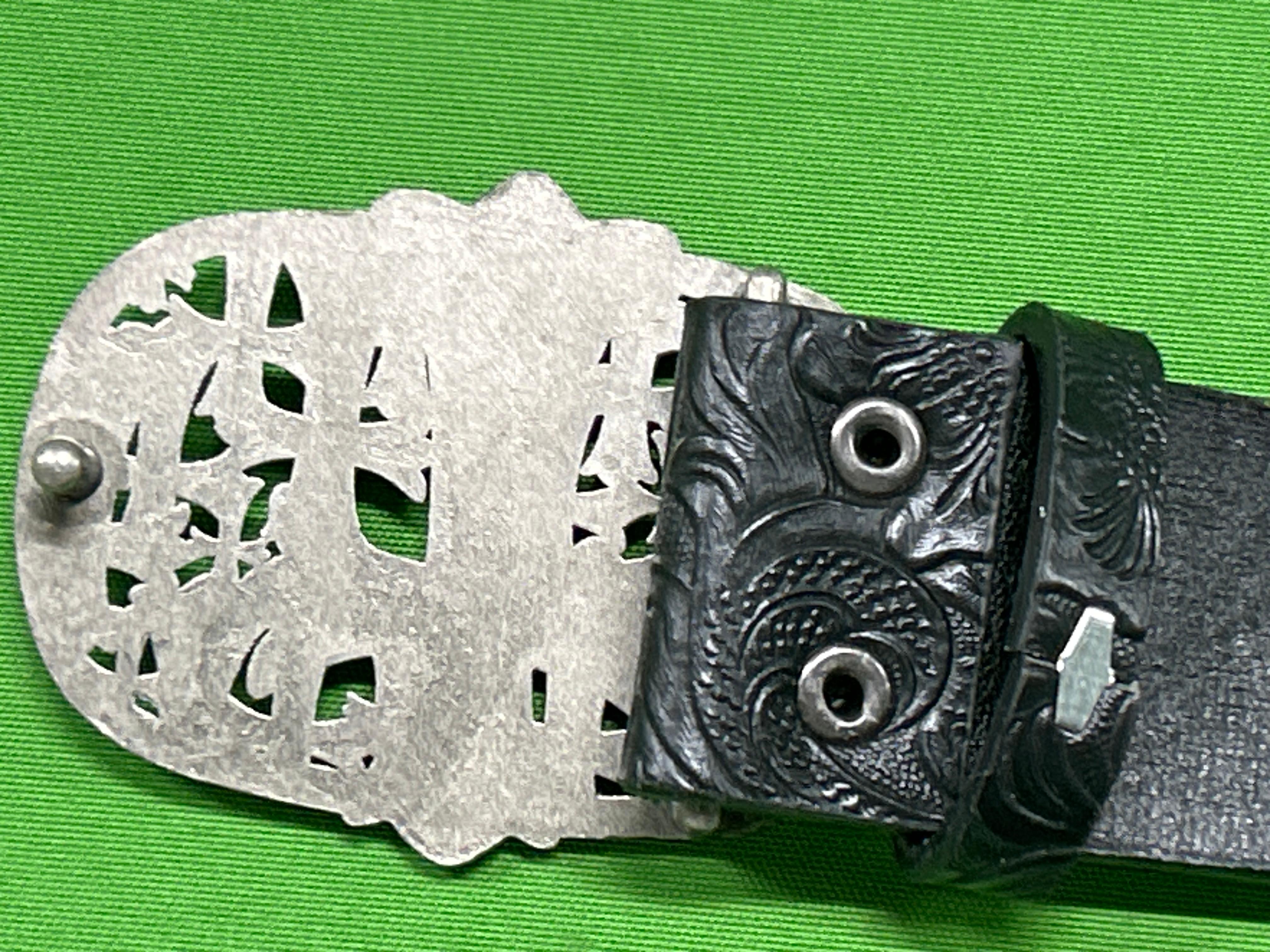 Foto QC 3 de Chrome Hearts Cemetery Cross Buckle Floral Embossed Belt Black