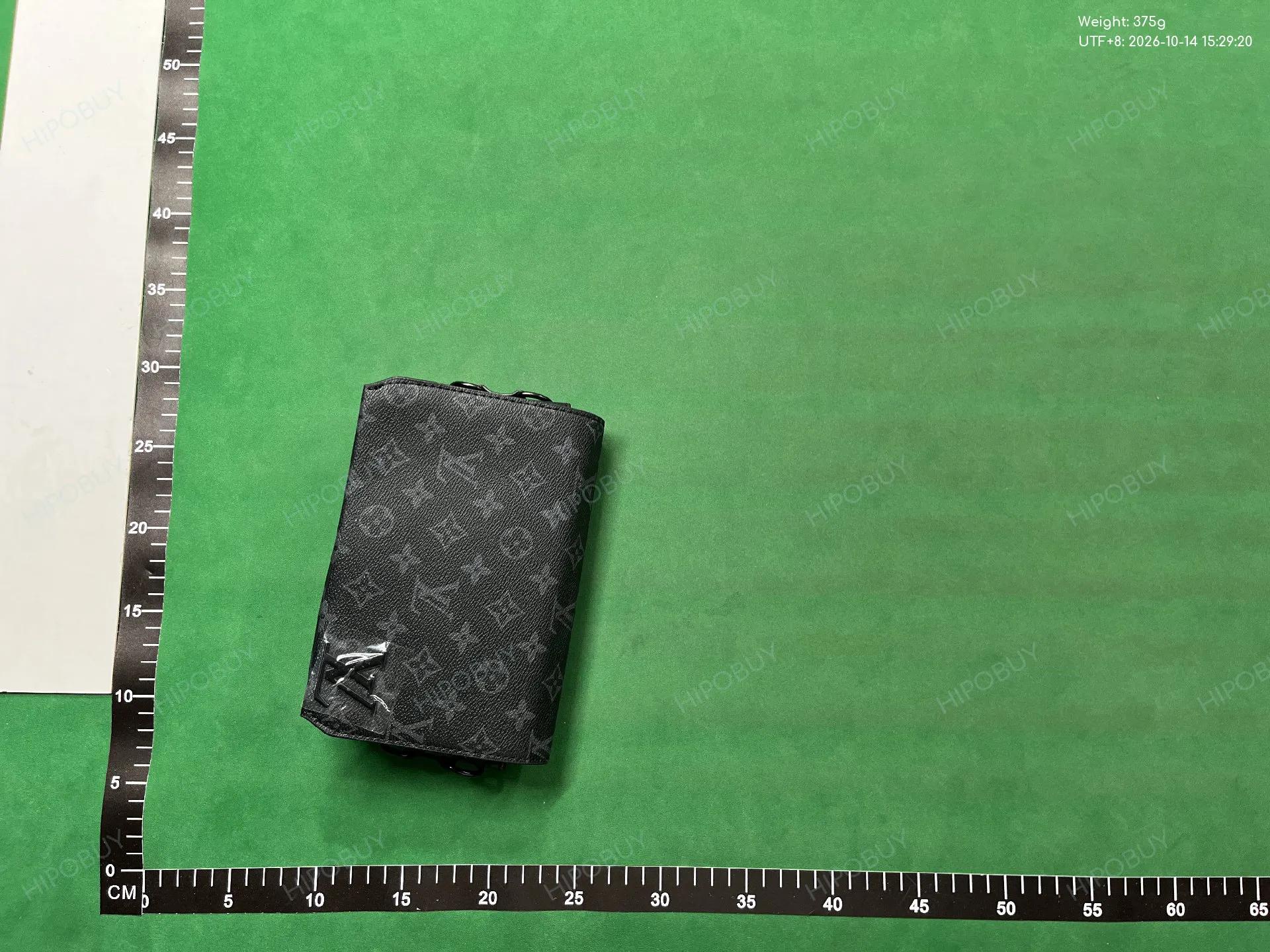 Foto QC 1 de Louis Vuitton LV Aerogram Messenger 21 Grey Grained Leather