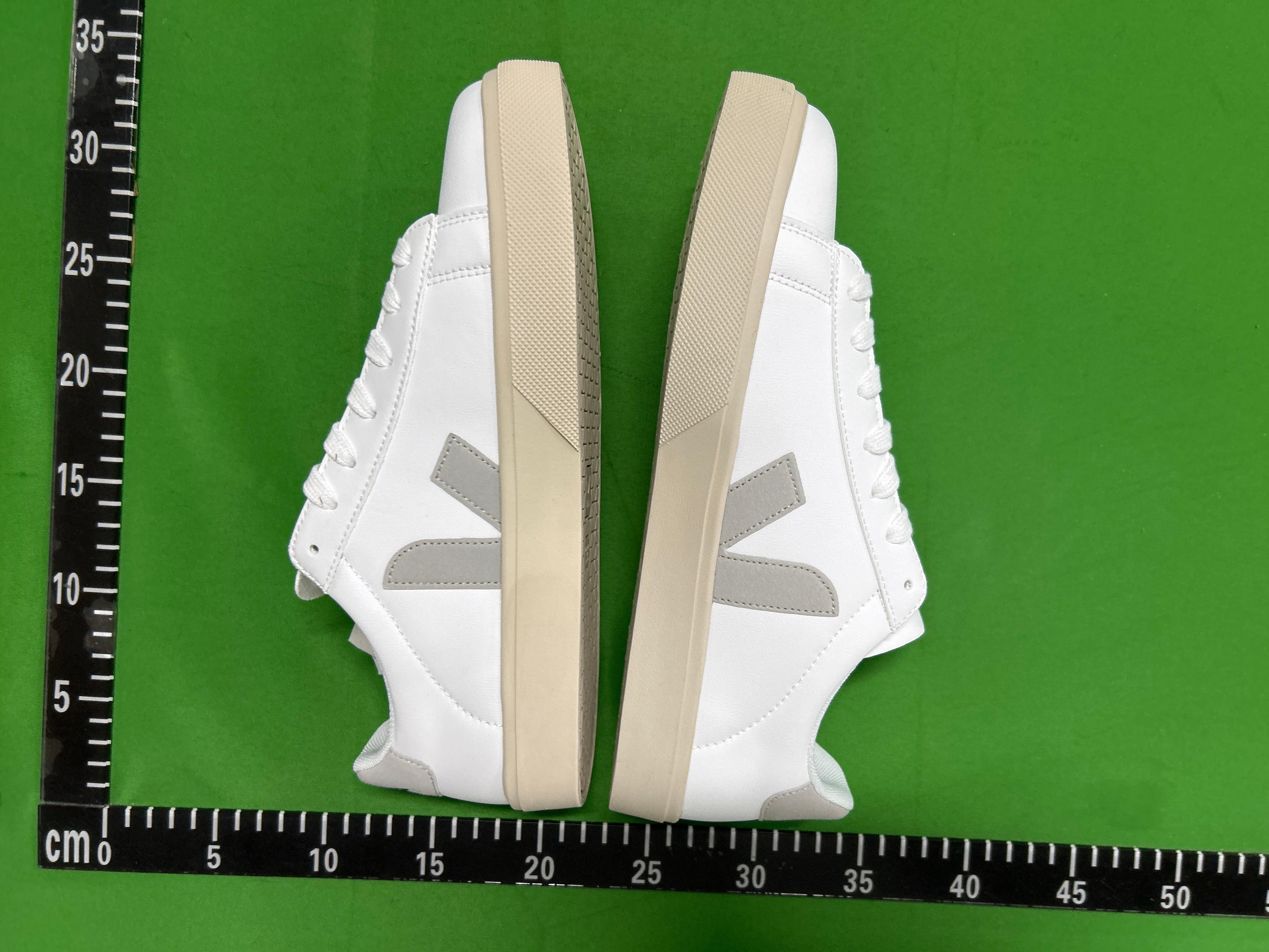 Foto QC 4 de Veja Campo Low ChromeFree Extra White Natural Suede CP0502920B