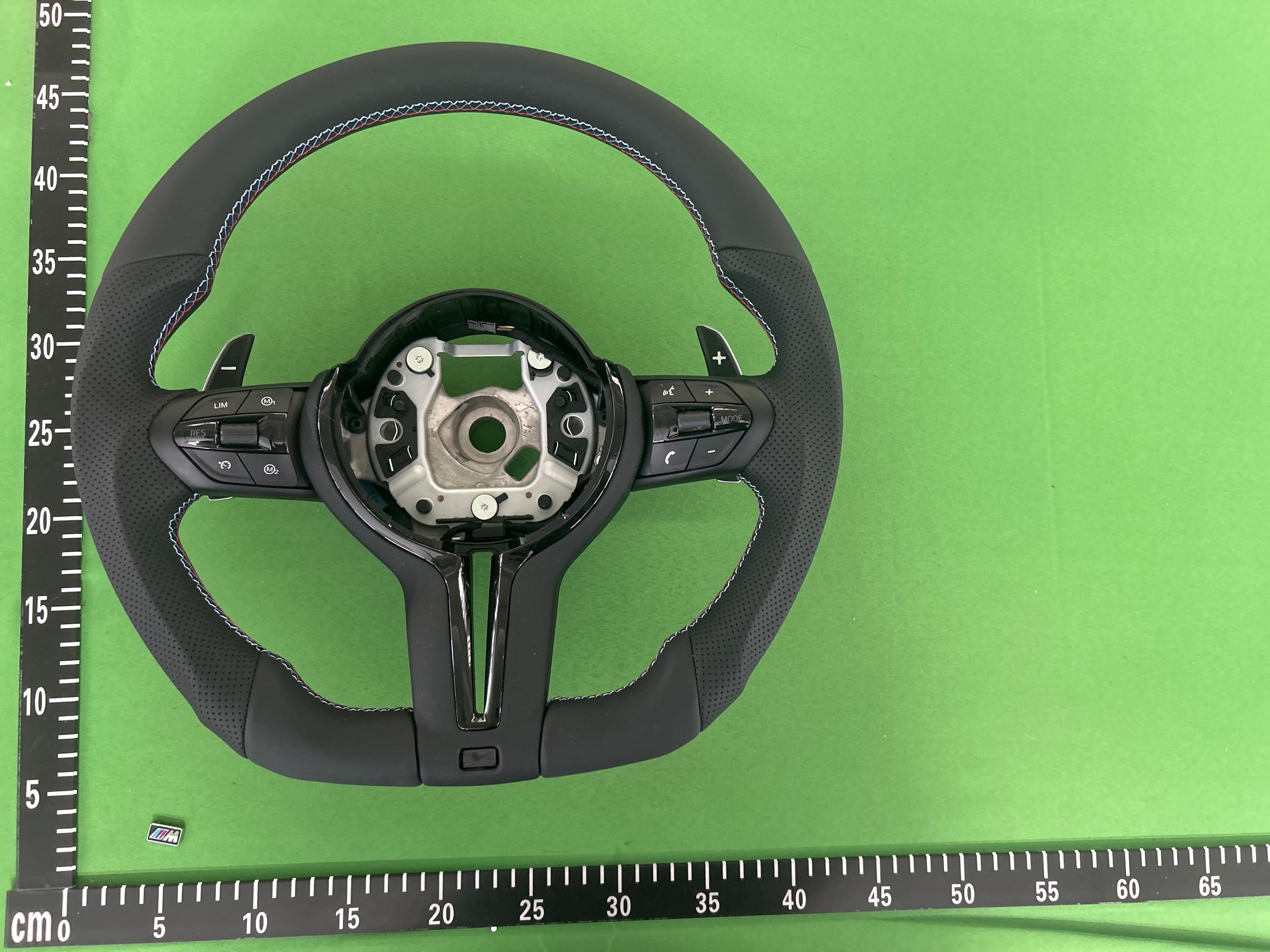 Foto QC 3 de BMW Flat-Bottom Sports Steering Wheel Black
