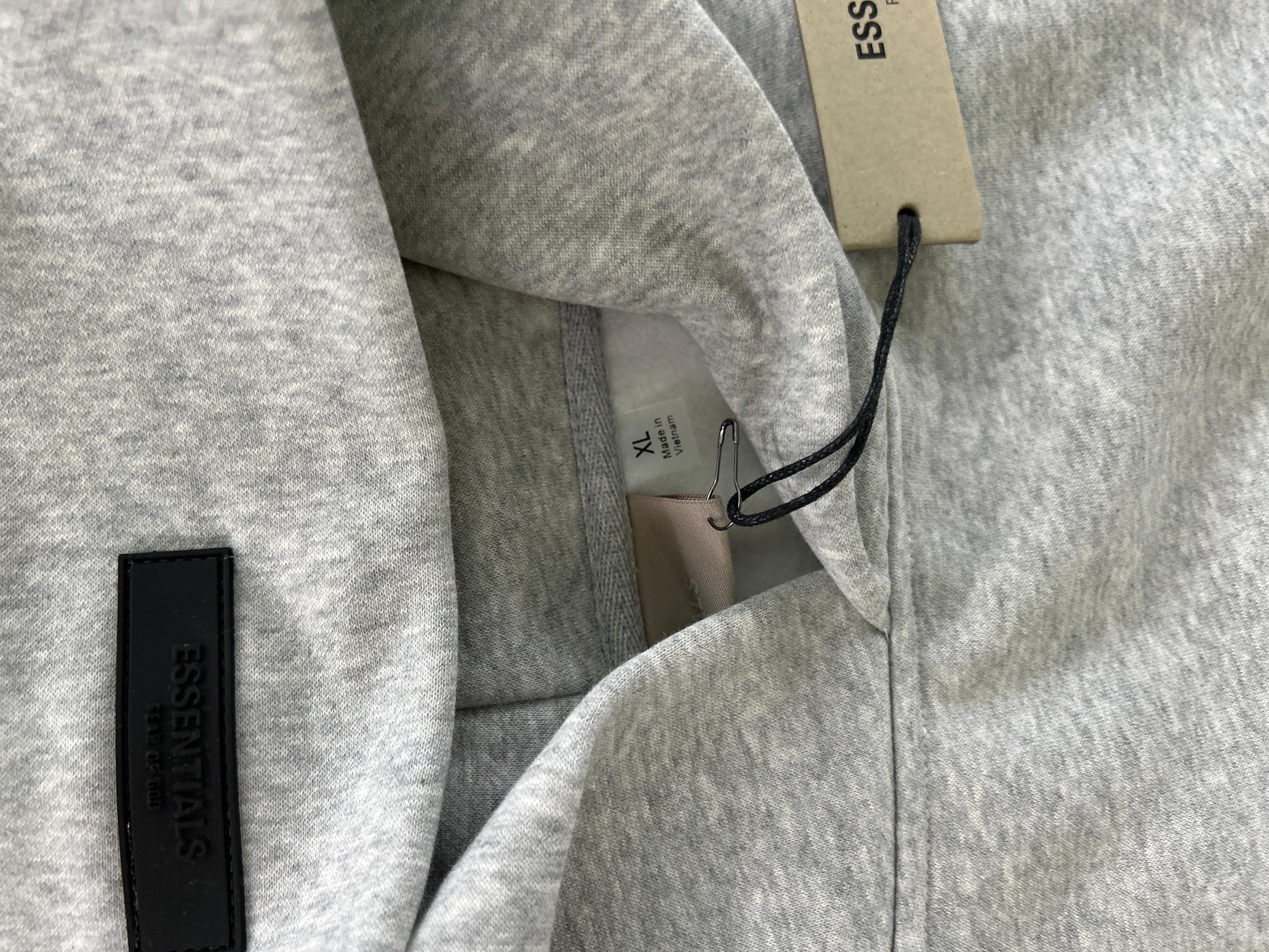 Foto QC 6 de Fear of God Essentials Hoodie Flocked Logo Grey