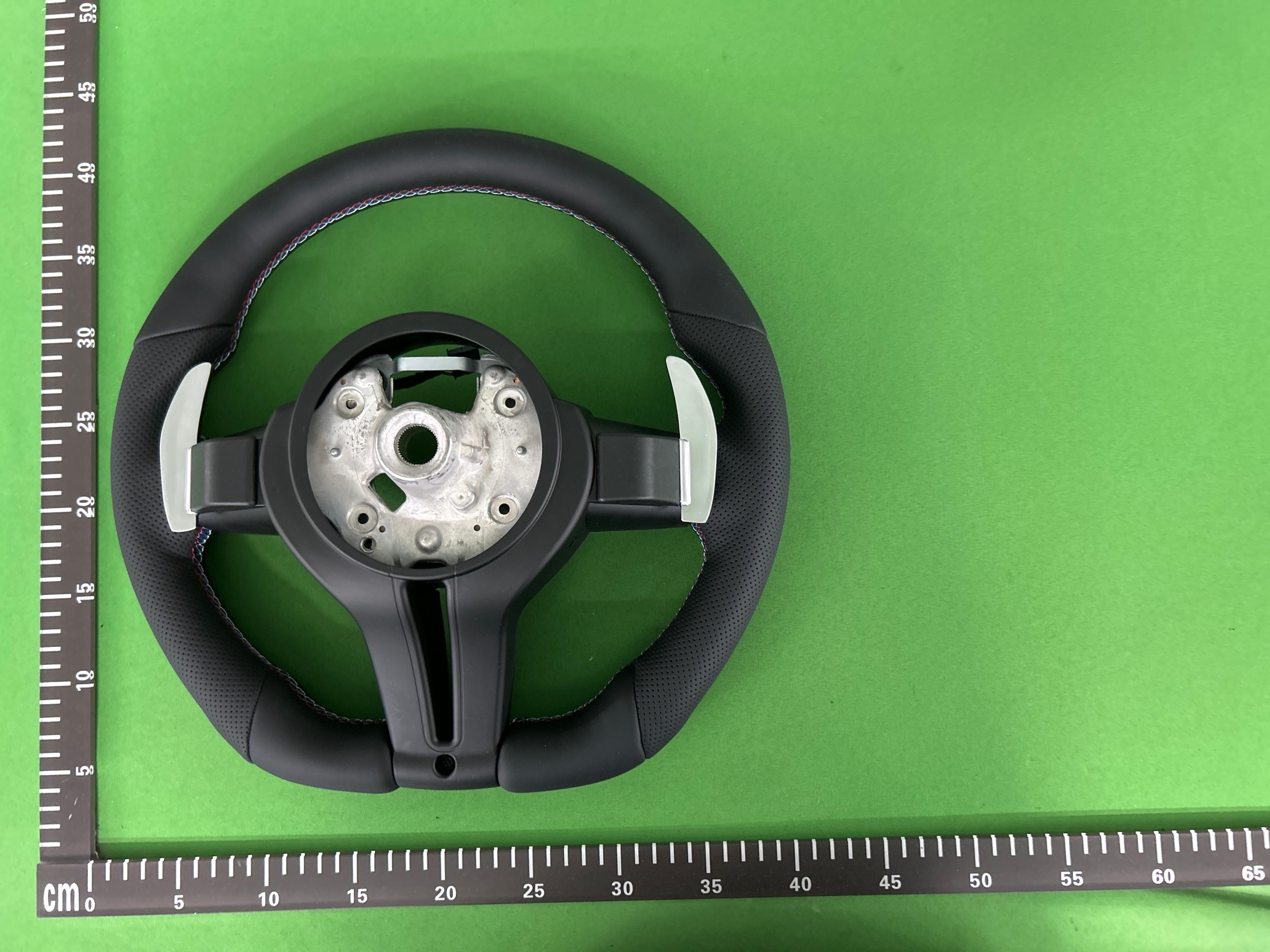 Foto QC 2 de BMW Flat-Bottom Sports Steering Wheel Black