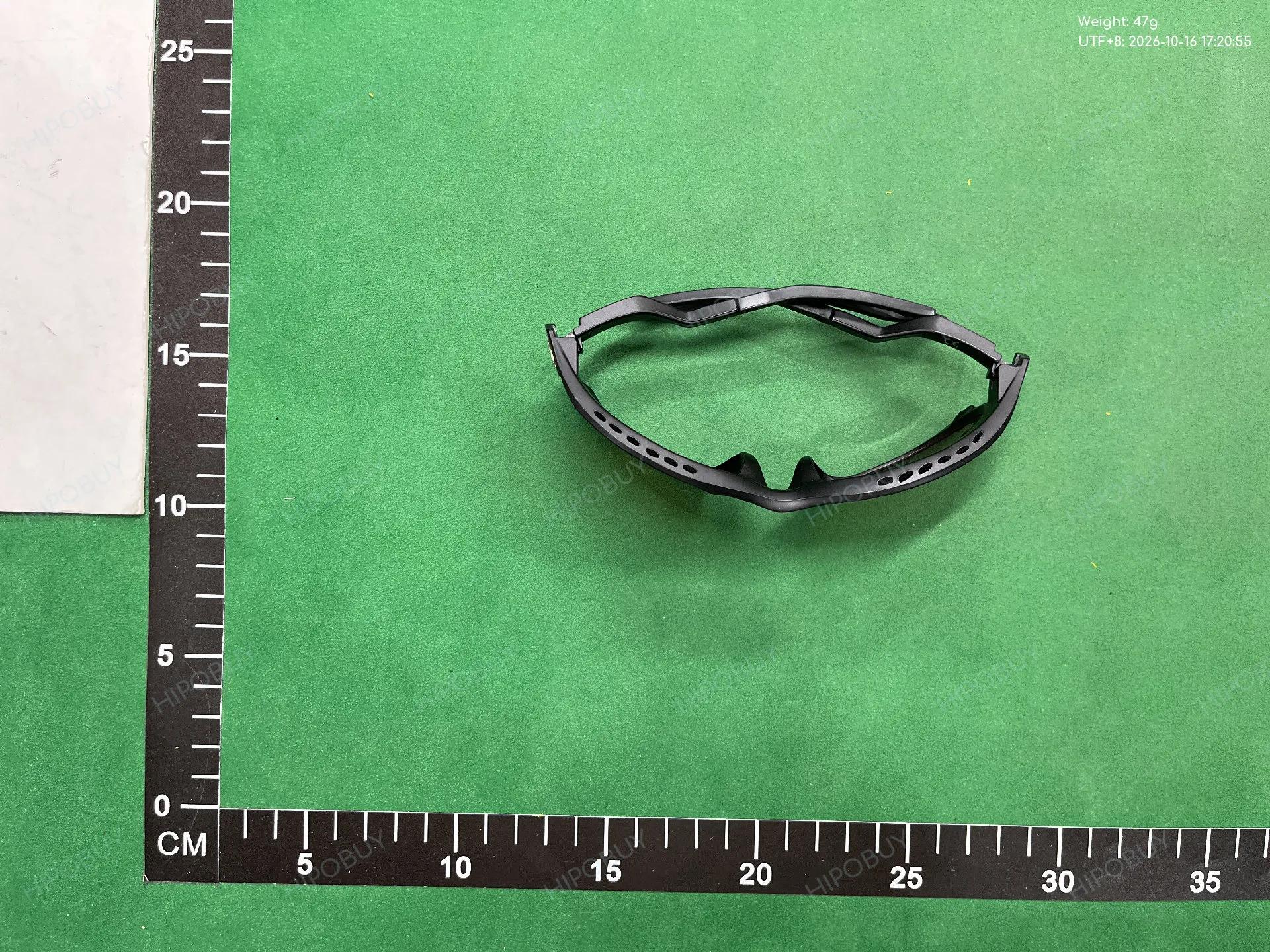Foto QC 4 de Oakley Plantaris O Matter Sunglasses Matte Black Prizm Violet (OO9437)