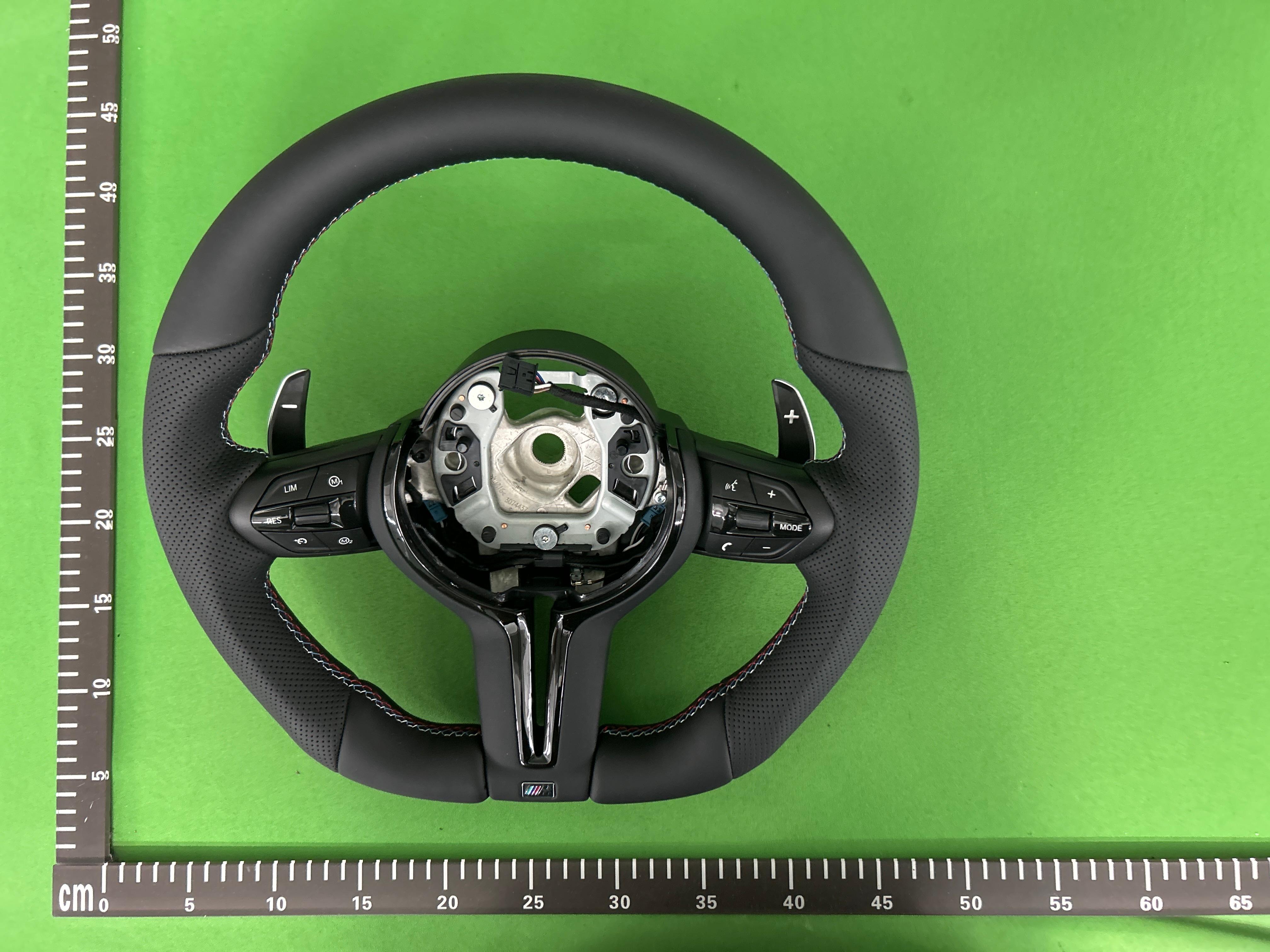 Foto QC 1 de BMW Flat-Bottom Sports Steering Wheel Black
