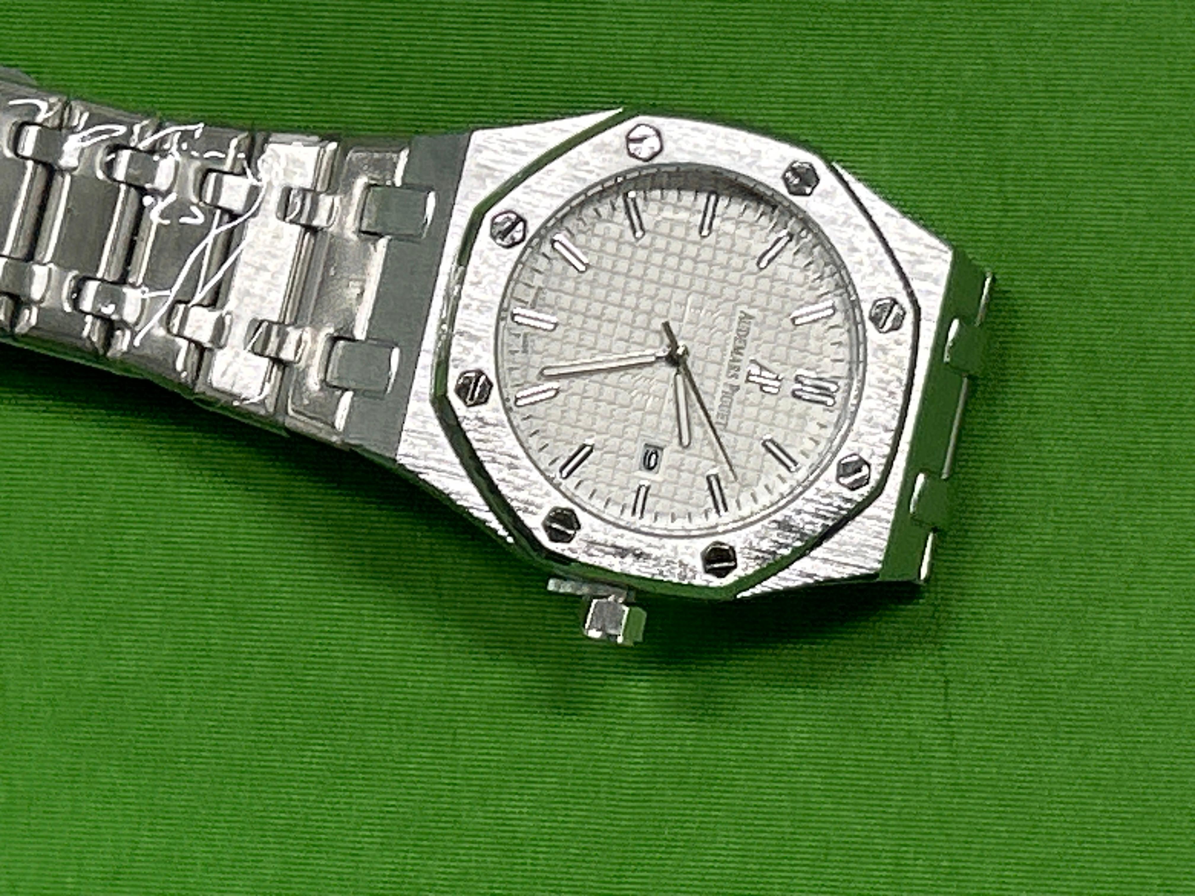 Foto QC 8 de Audemars Piguet Royal Oak Selfwinding Frosted Gold 15454BC.GG.1259BC.01